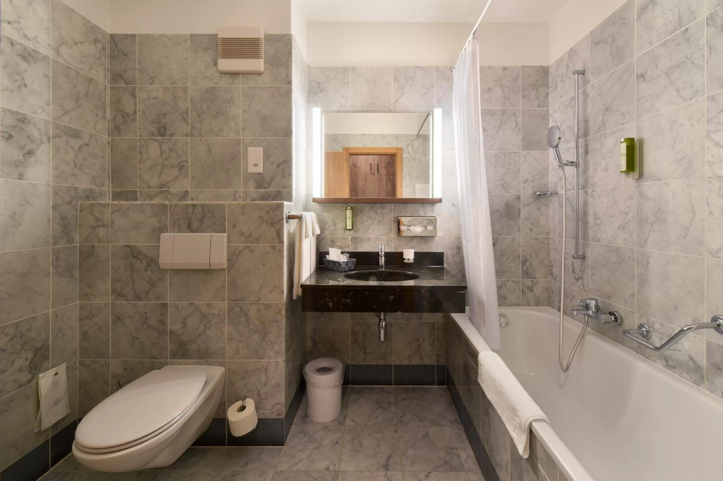 Bathroom in Hôtel des Vignes