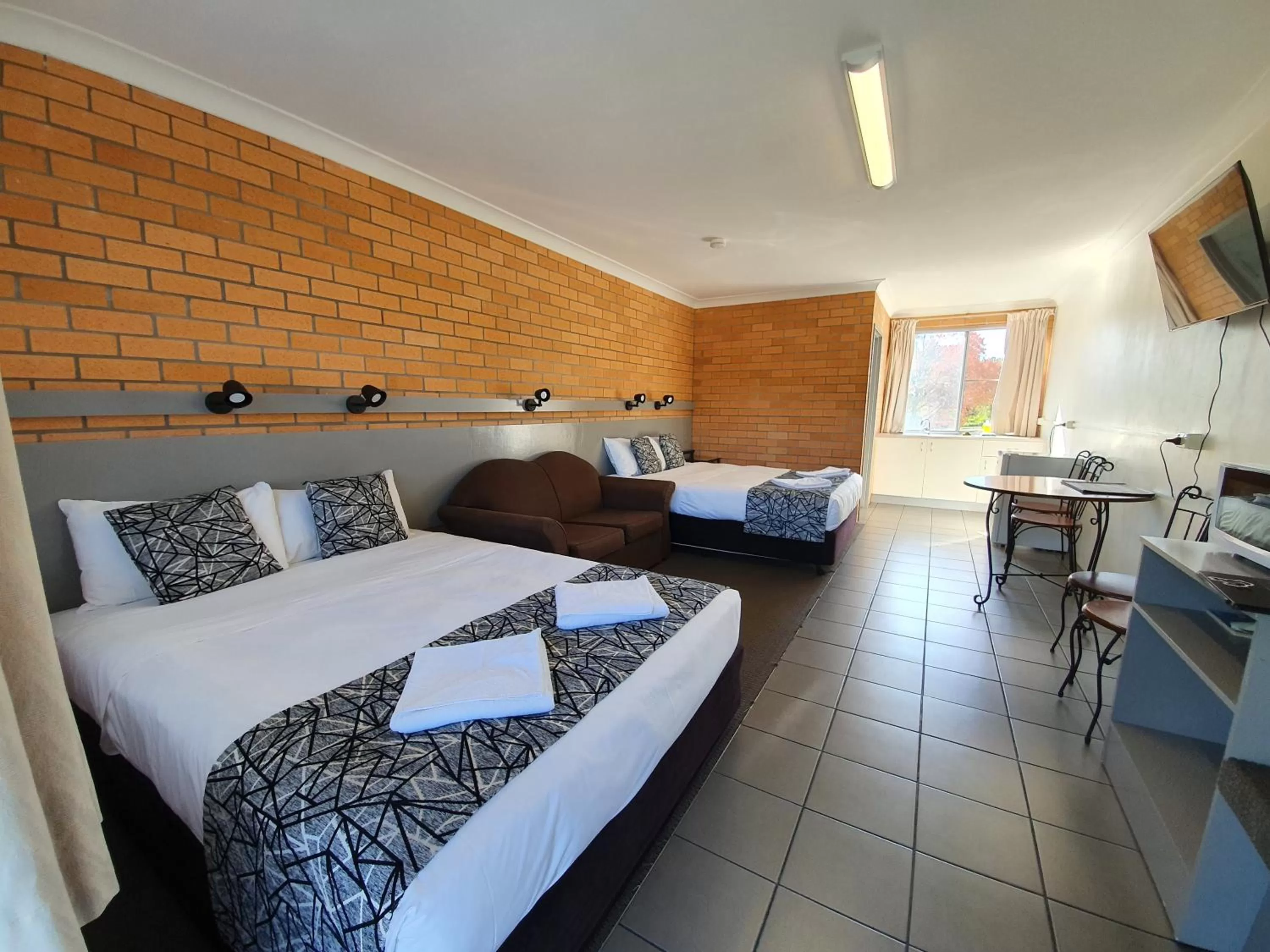 Bed in Park Drive Motel