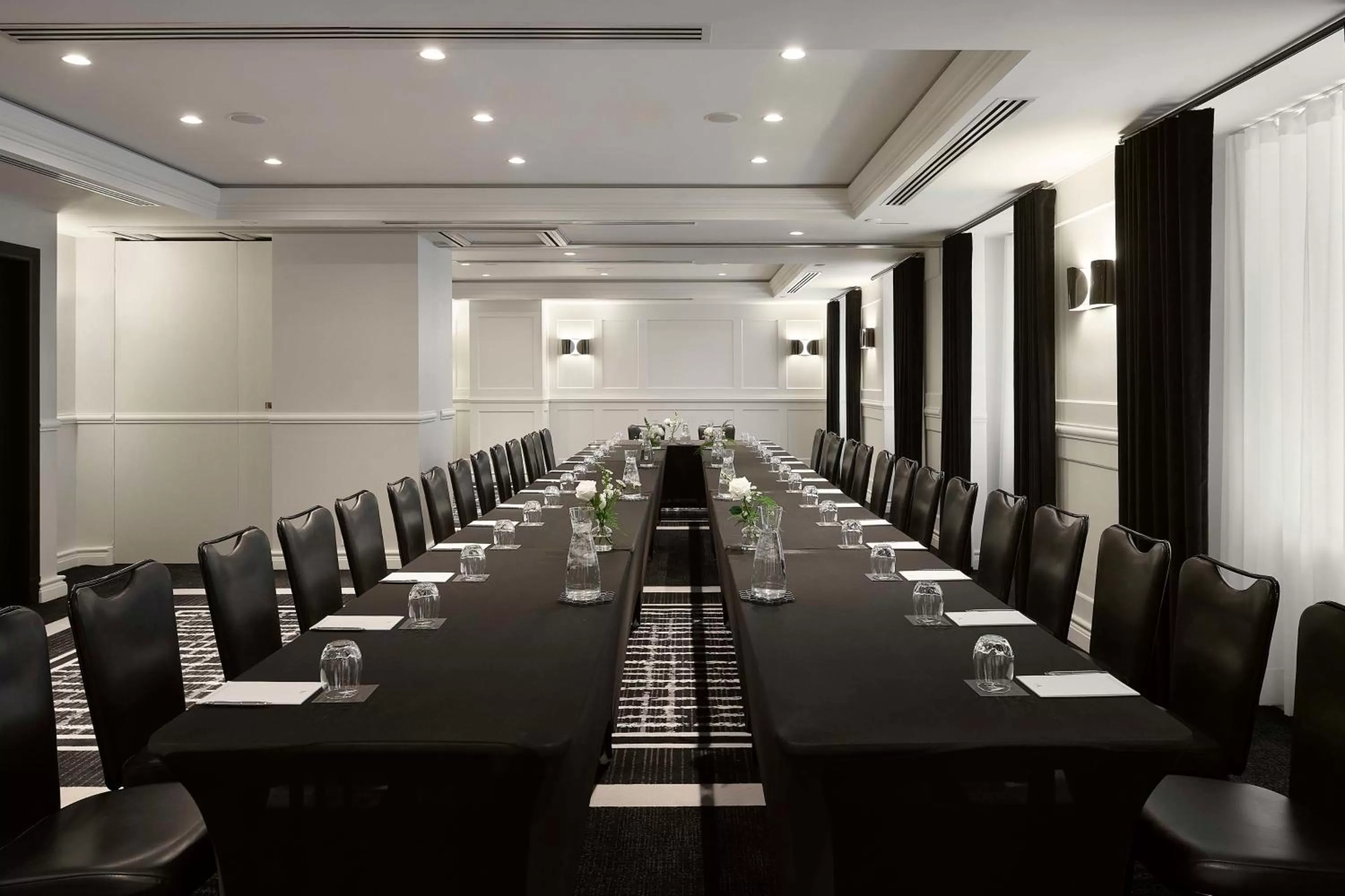Meeting/conference room in Vogue Hotel Montreal Downtown, Curio Collection by Hilton