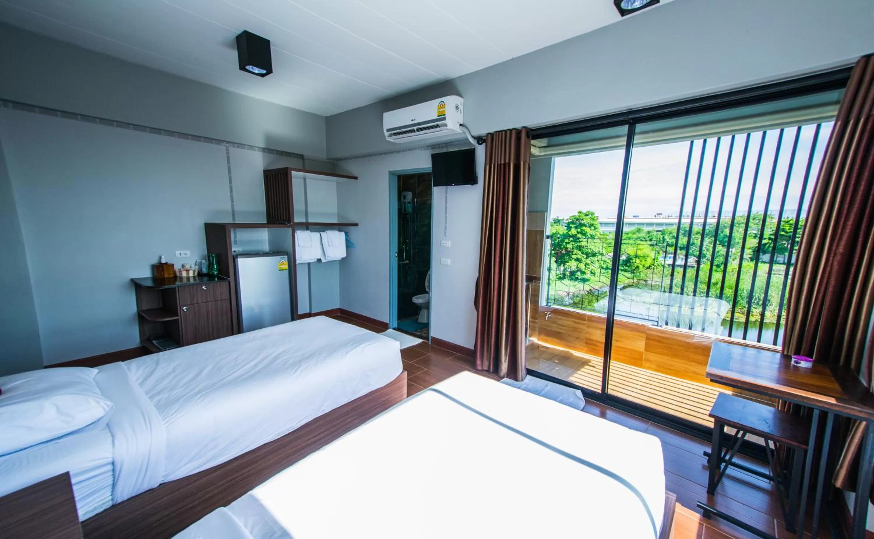 Bed in Na Siri Lake View