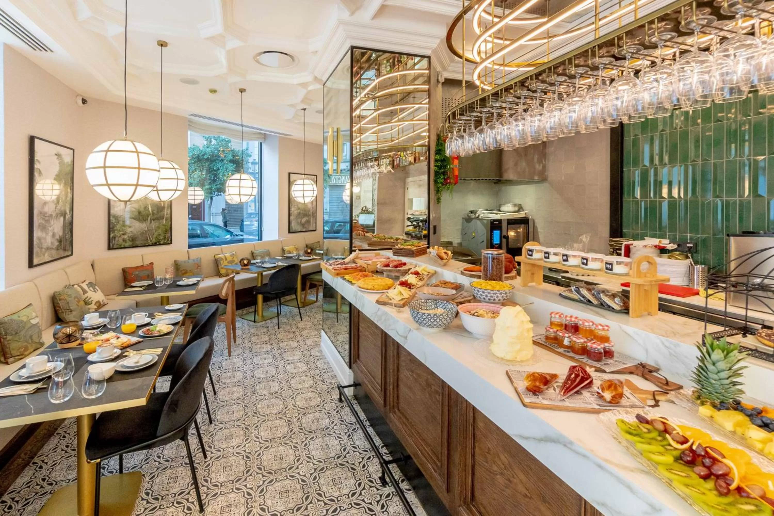 Restaurant/places to eat in L&H Gran Vía Valencia