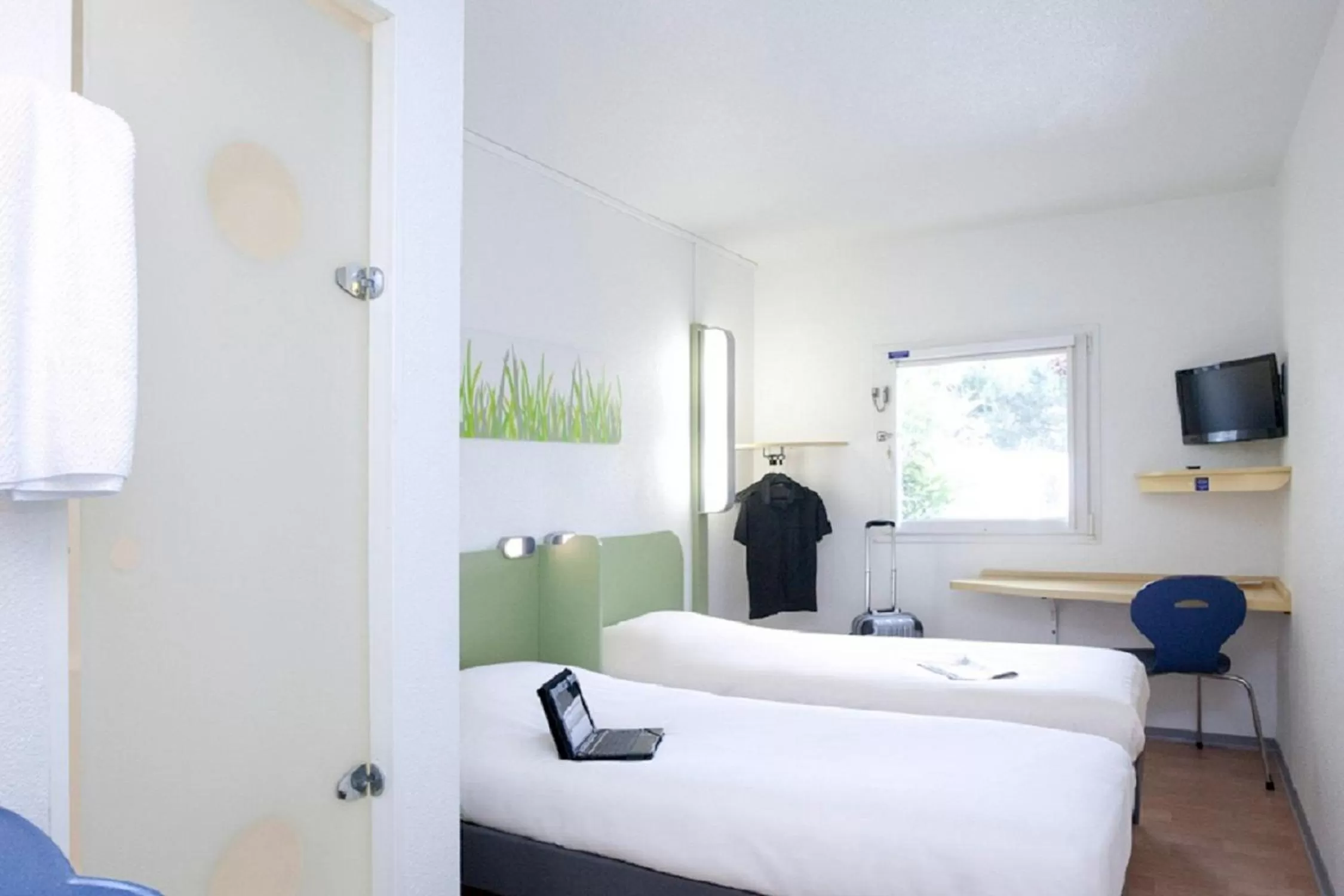 Twin Room in ibis budget Brignoles Provence