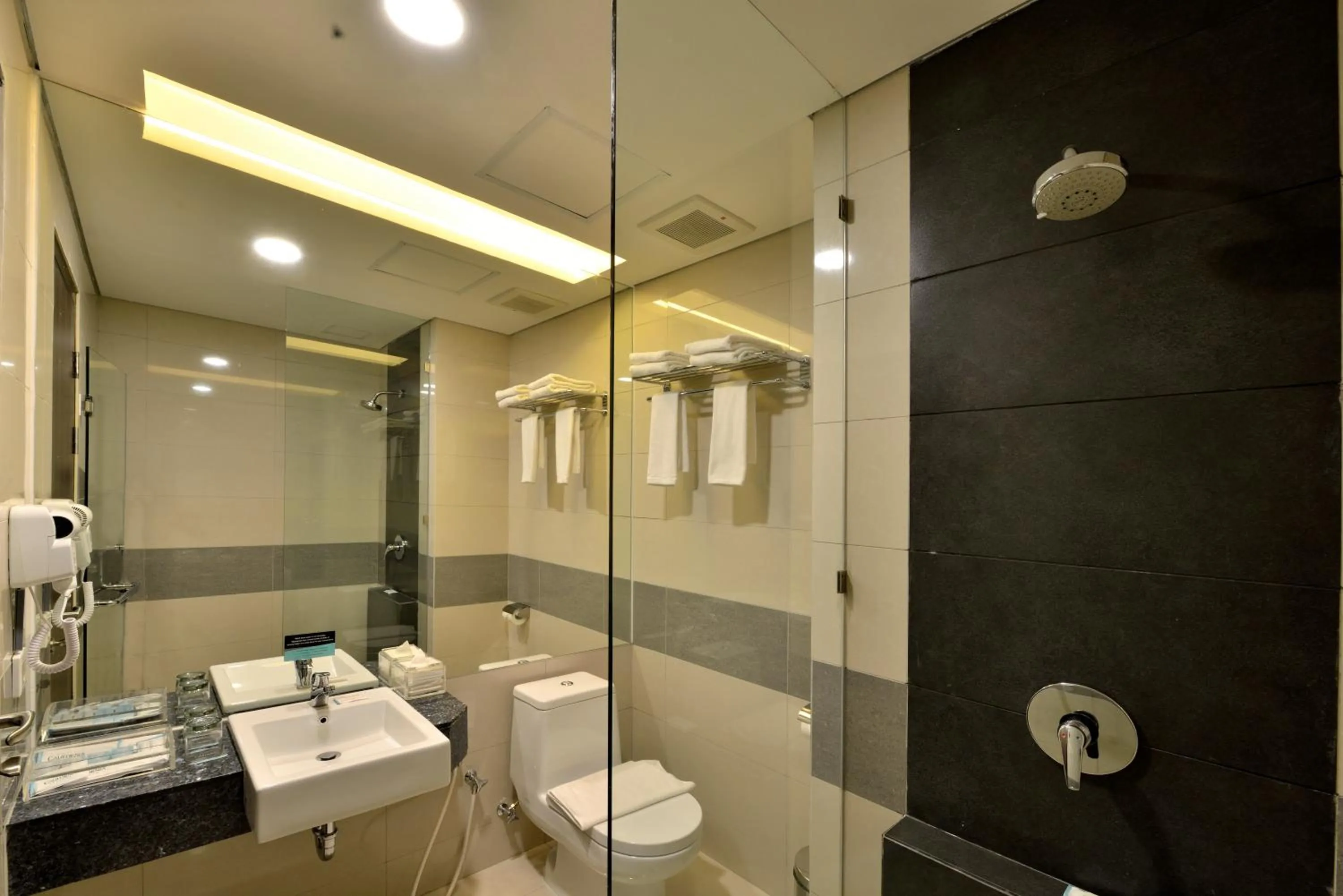 Bathroom in Hotel California Bandung