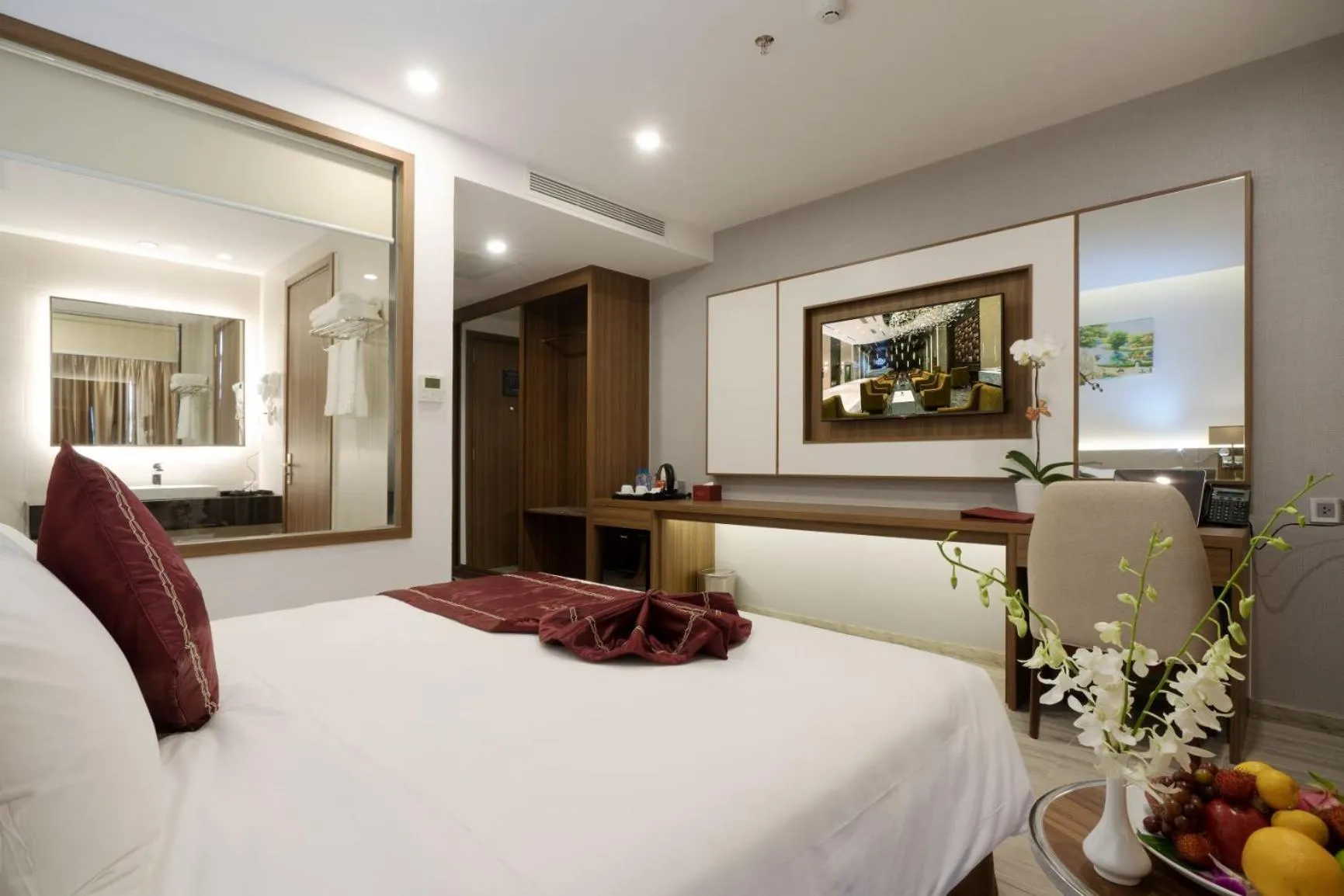 TV and multimedia, Bed in LeMore Hotel Nha Trang