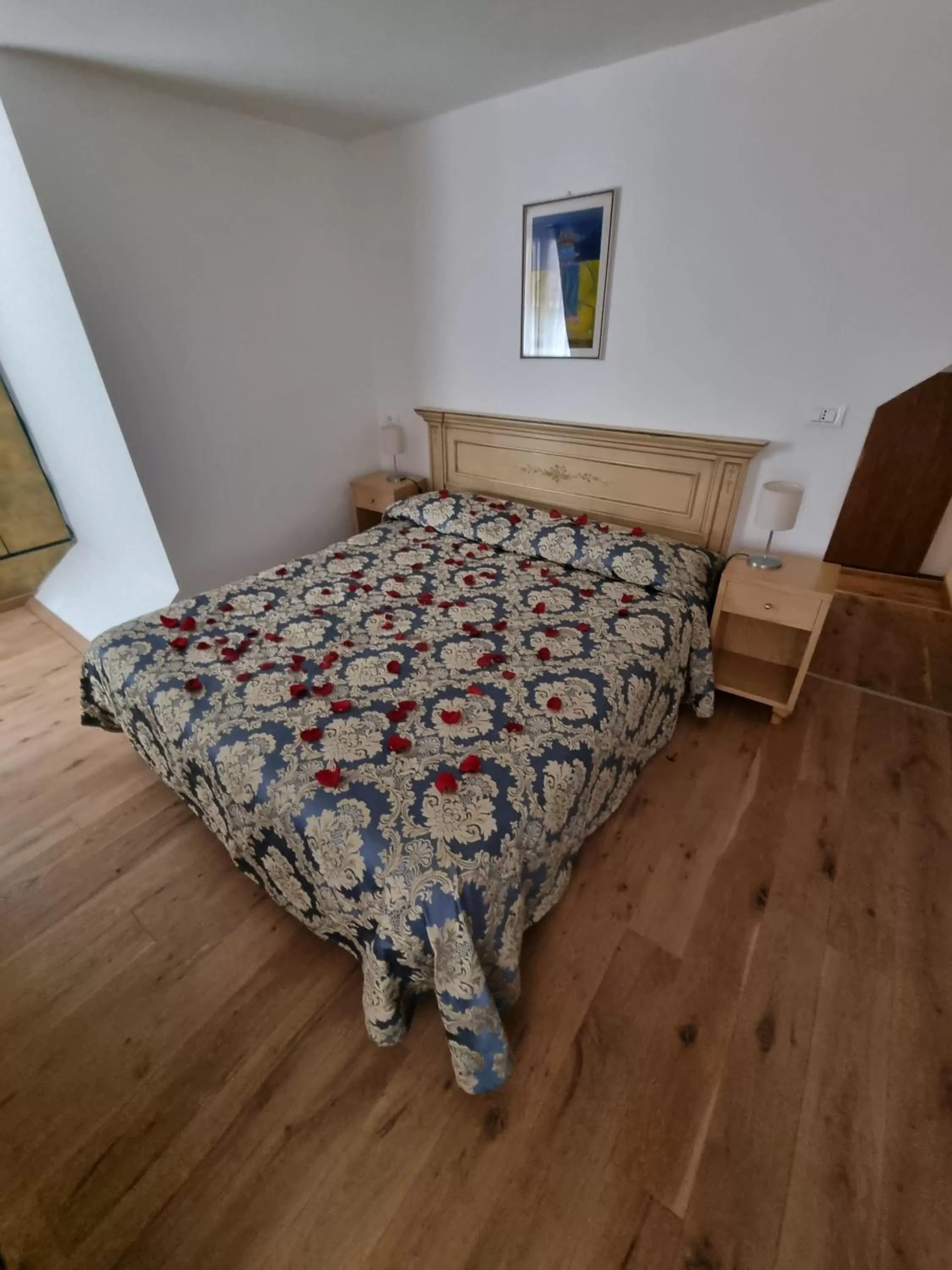 Photo of the whole room, Bed in Albergo Casa Peron