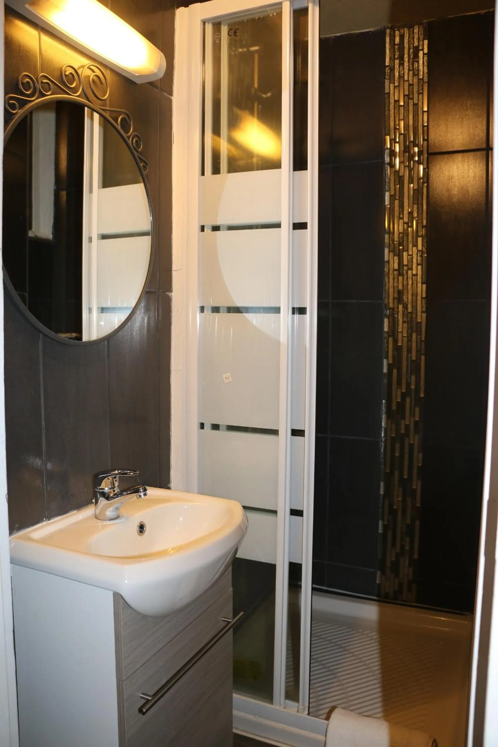 Bathroom in Grand Hôtel de Clermont