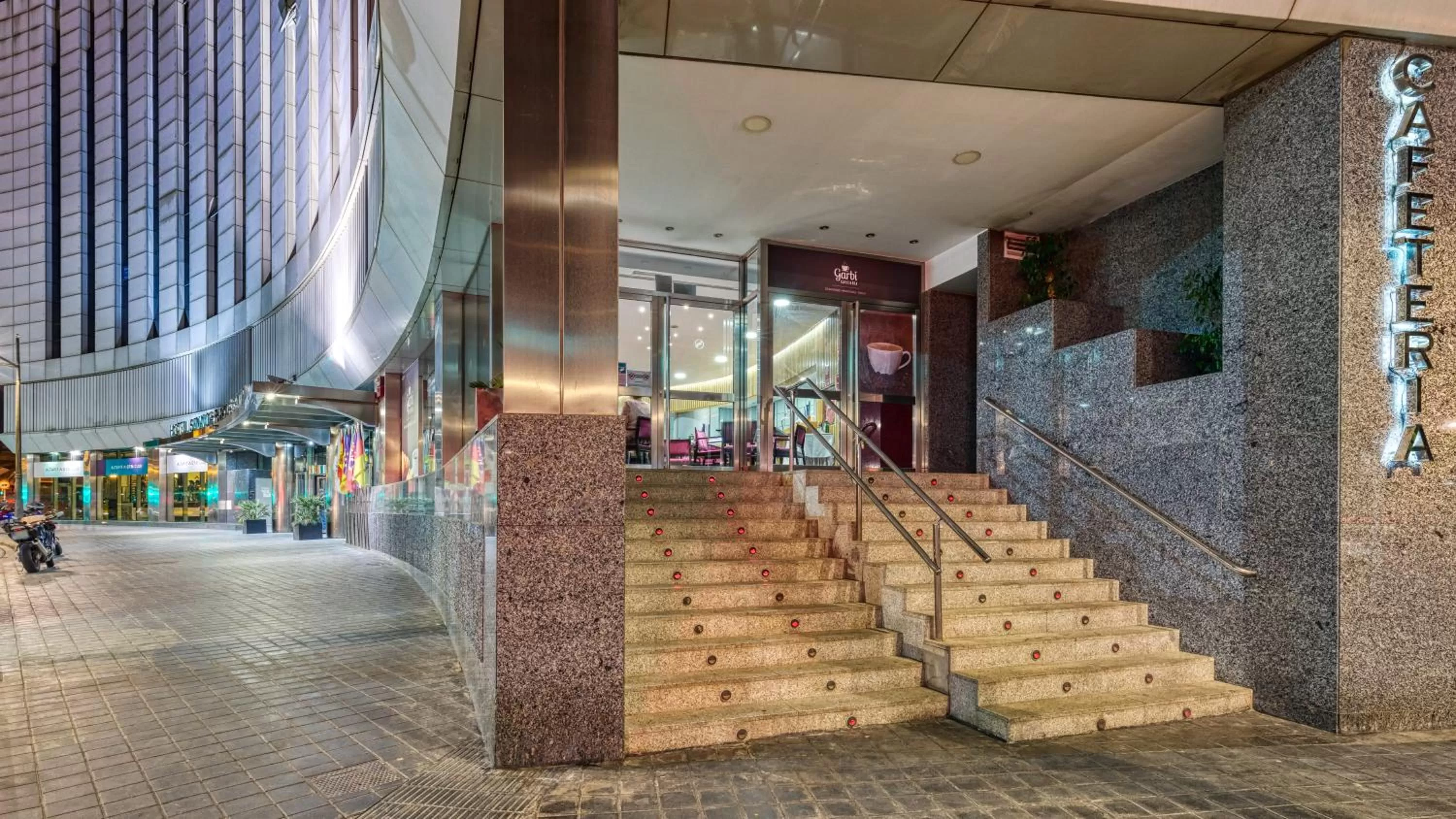 Facade/entrance in Senator Parque Central