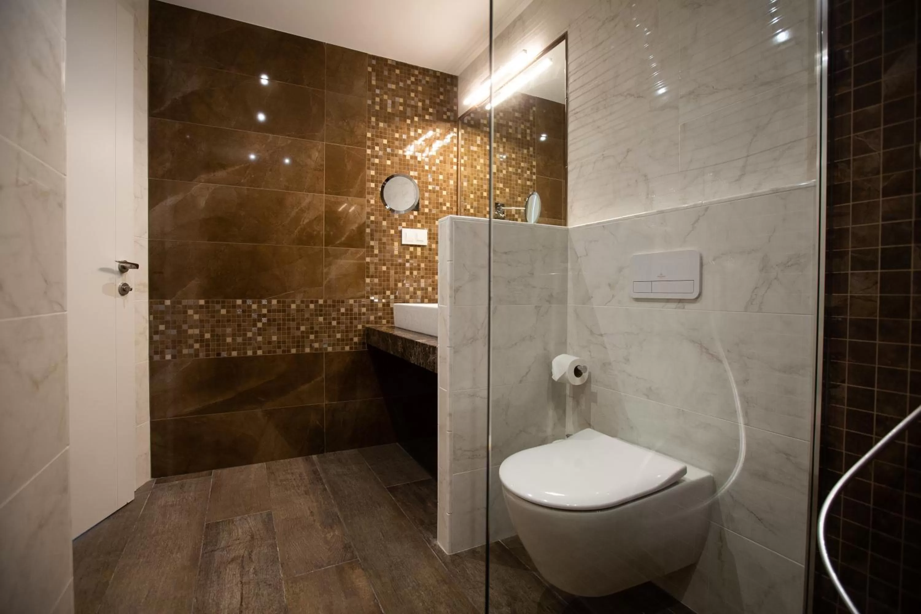 Toilet in Boutique Hotel Élke Spa Superior