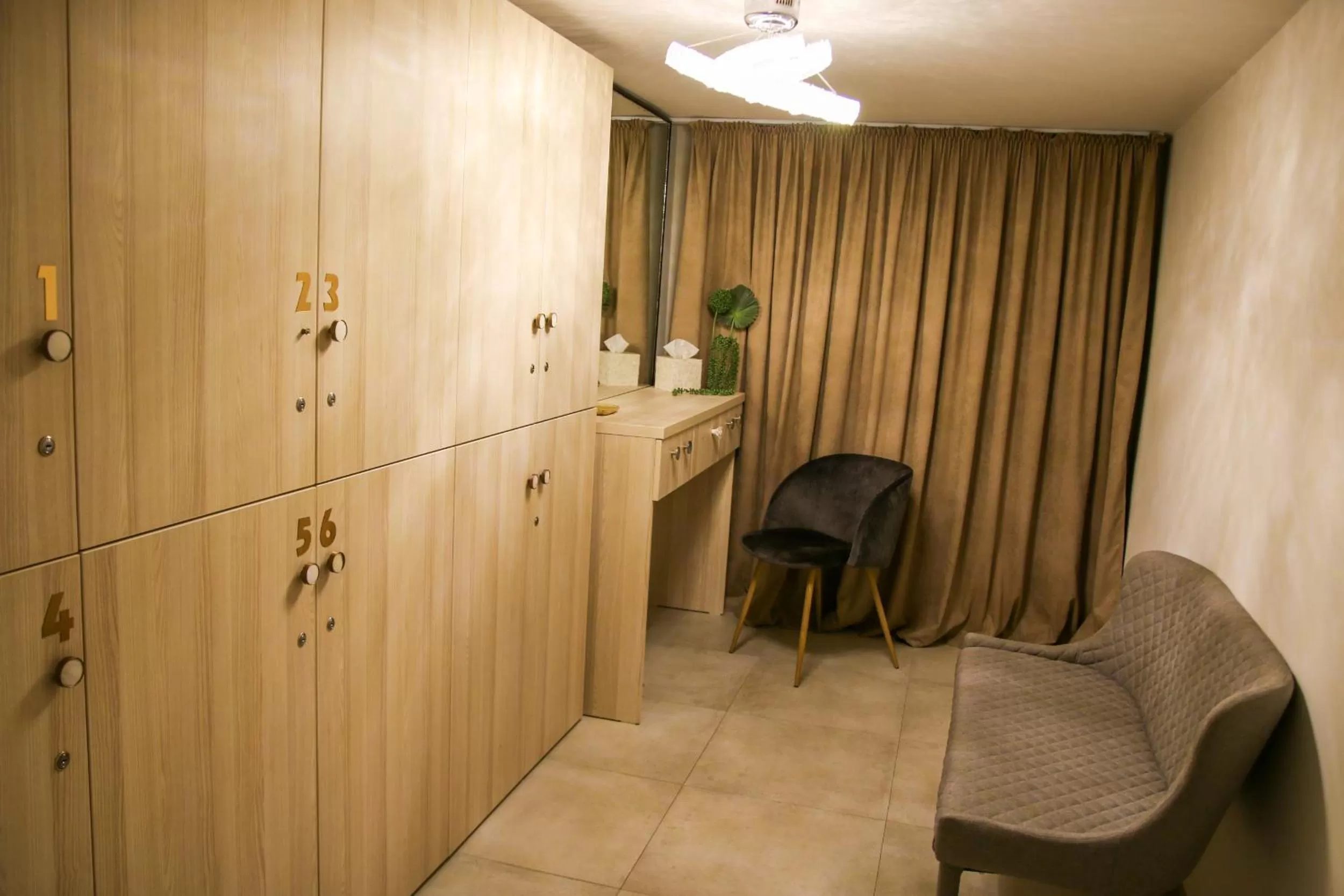 wardrobe, Seating Area in Vila Cornelia