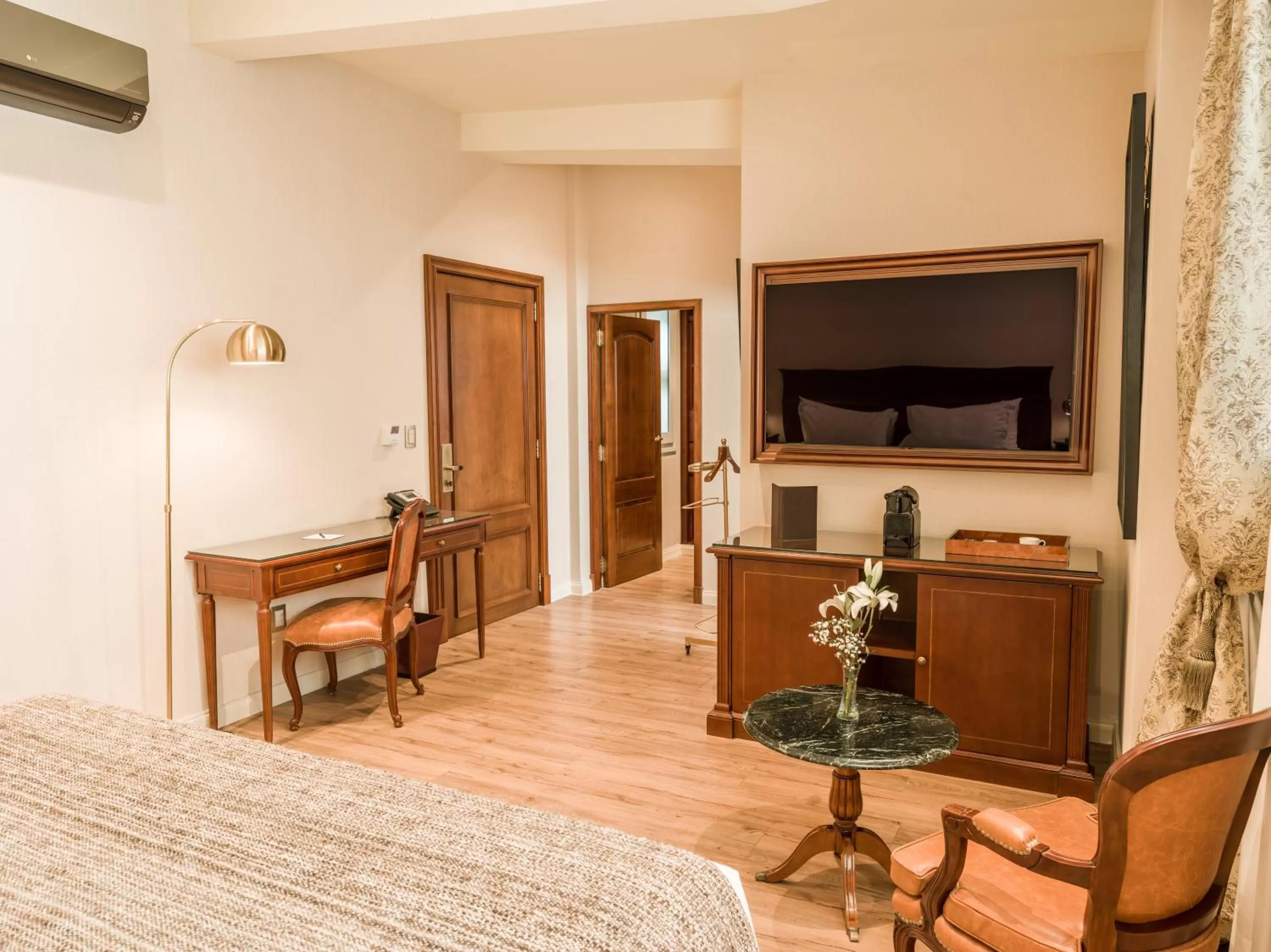 TV and multimedia, Bed in Melia Recoleta Plaza Hotel