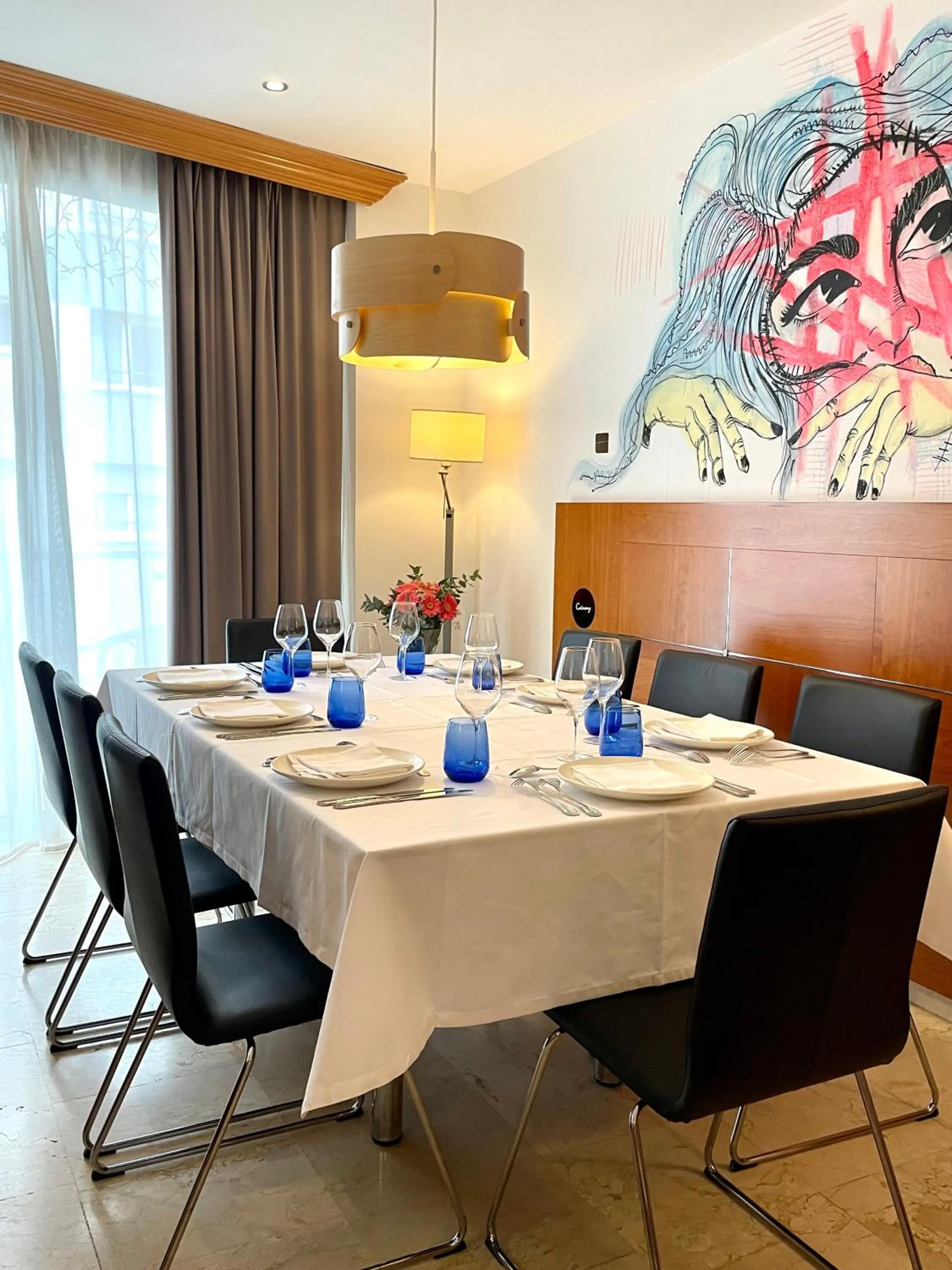 Restaurant/places to eat in Hotel Calasanz