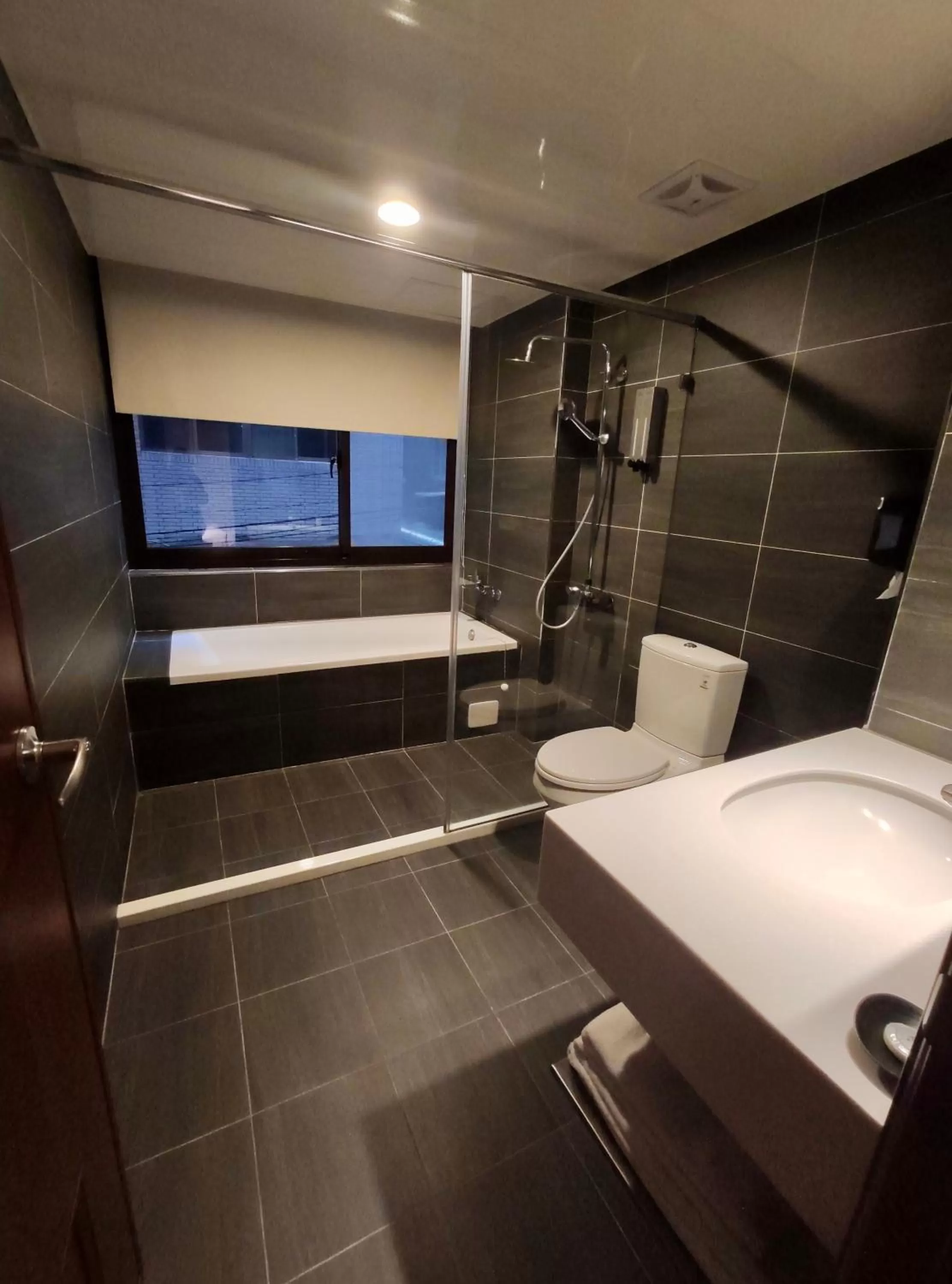 Bathroom, Bed in Just Live Inn-Keelung