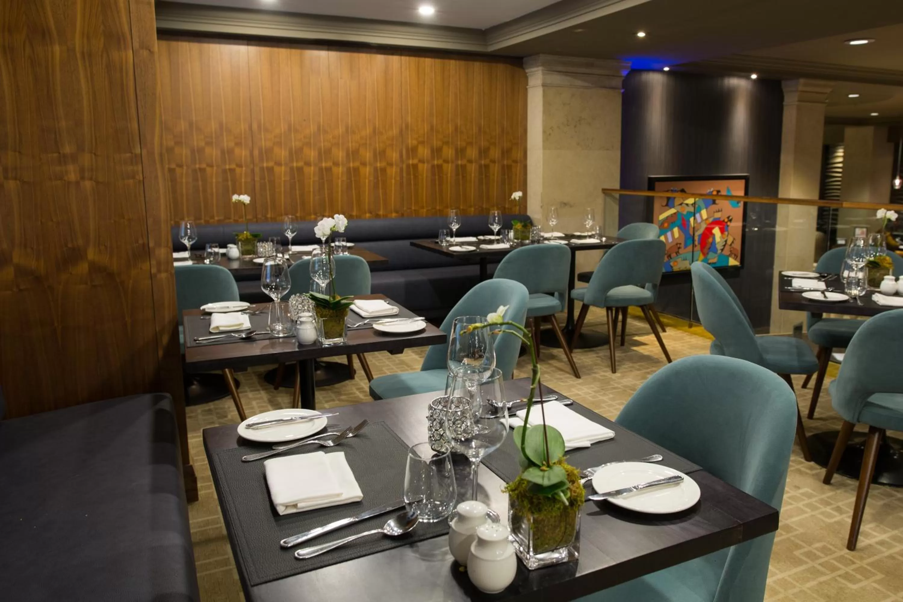 Restaurant/places to eat in One King West Hotel and Residence