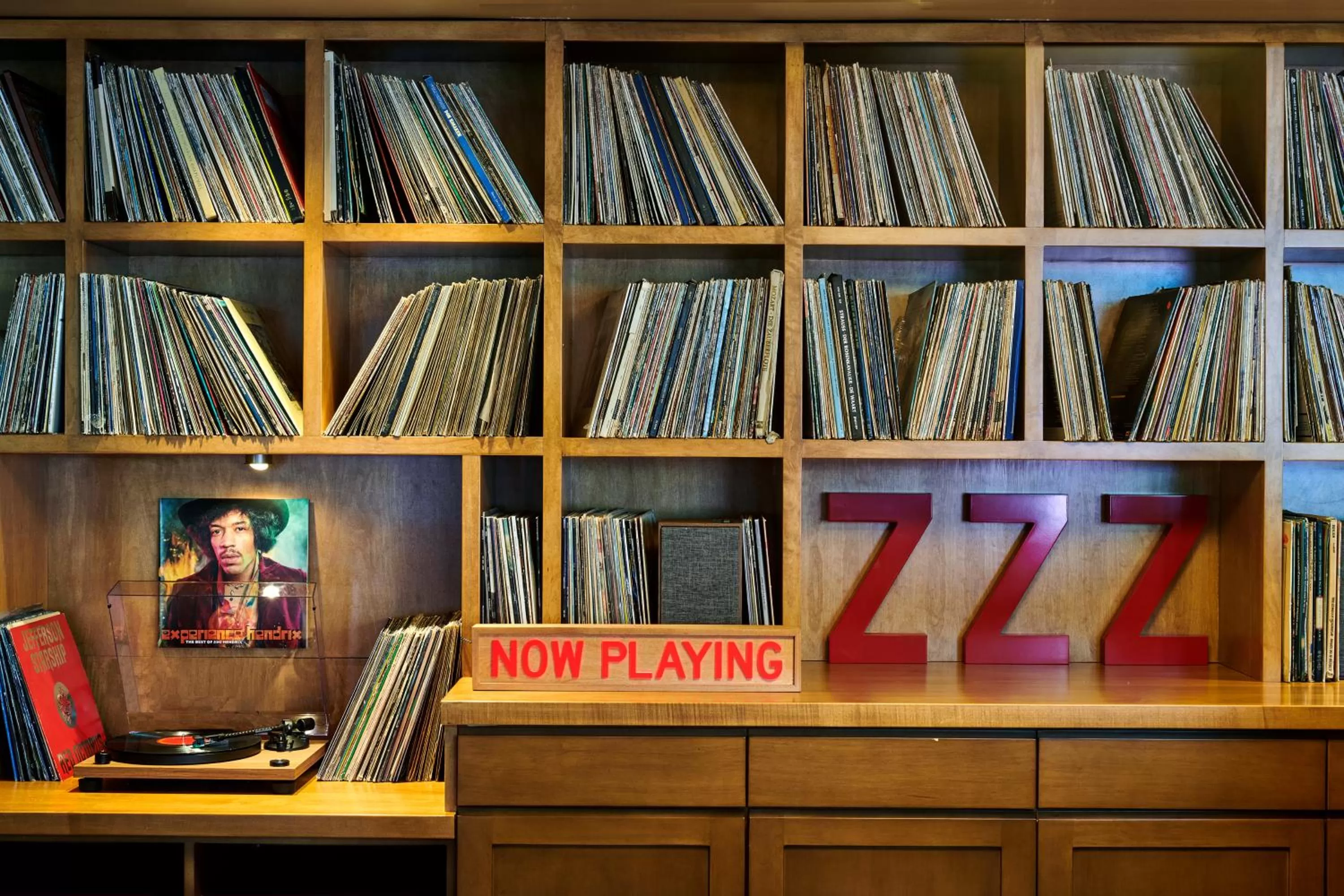 Library in Hotel Ziggy On Sunset