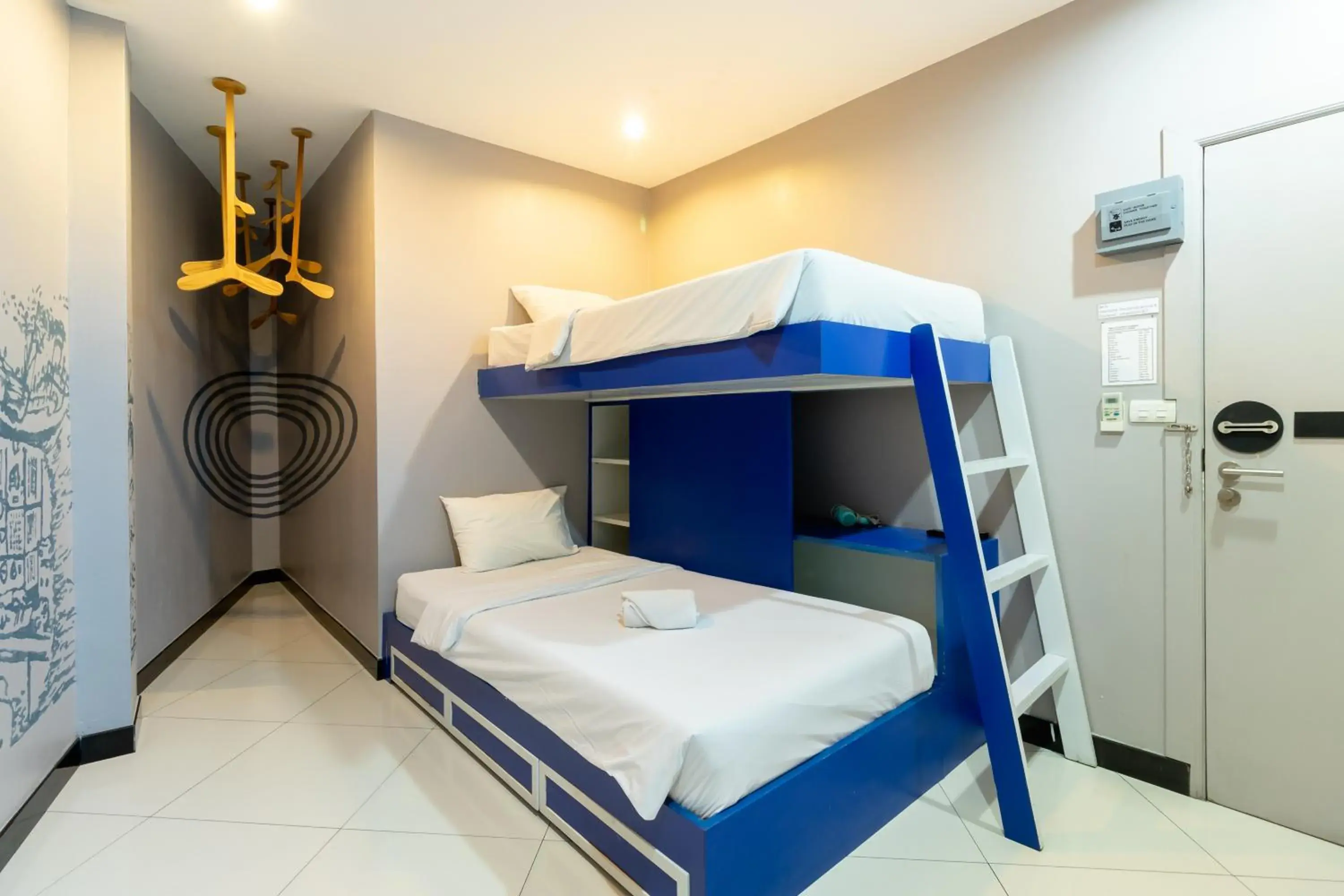 Mixed Dormitory Room in The Secret Service Mixed Dormitory Room in The Secret Service