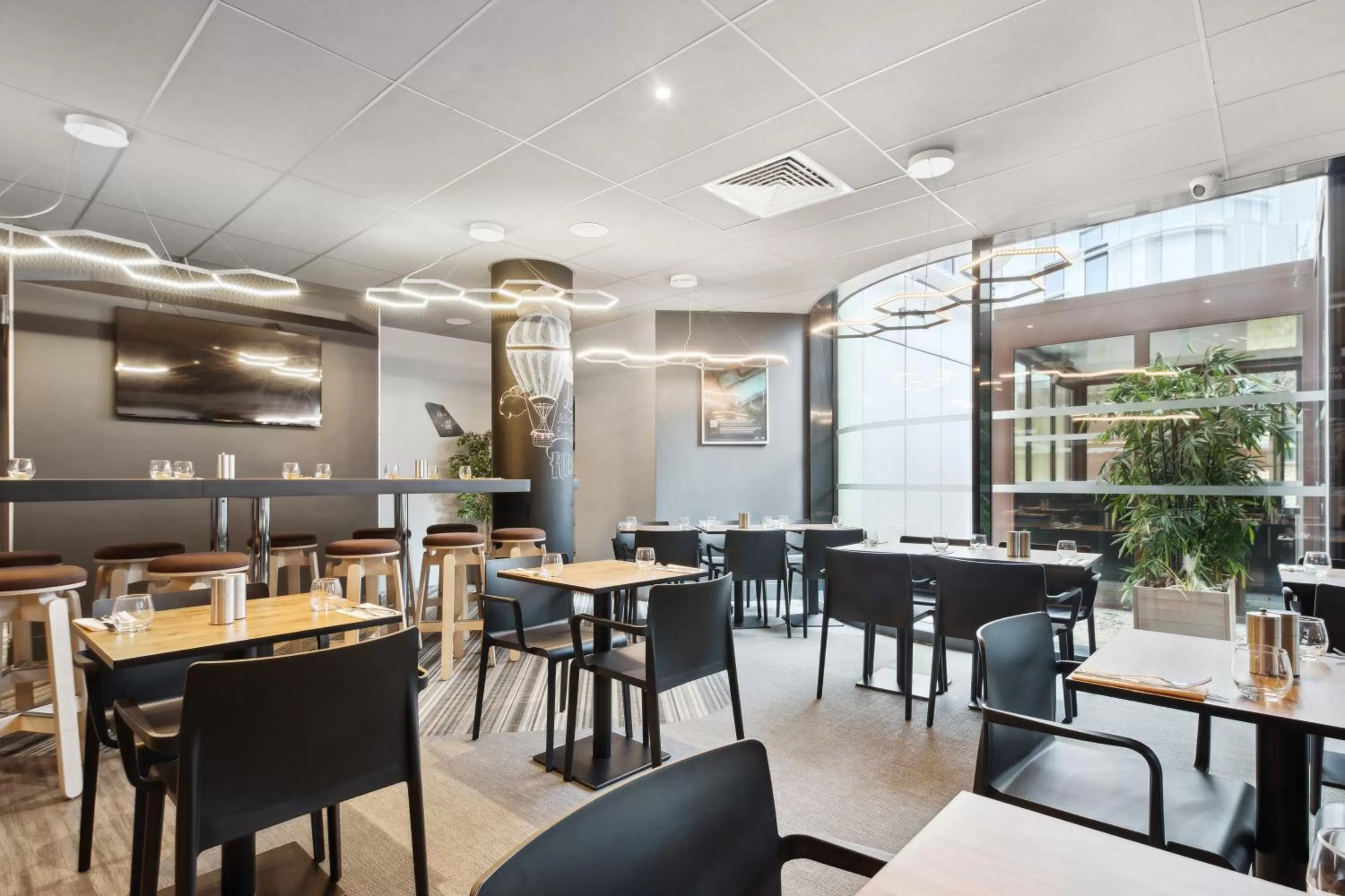 Restaurant/places to eat in ibis Styles Paris Charles de Gaulle Airport