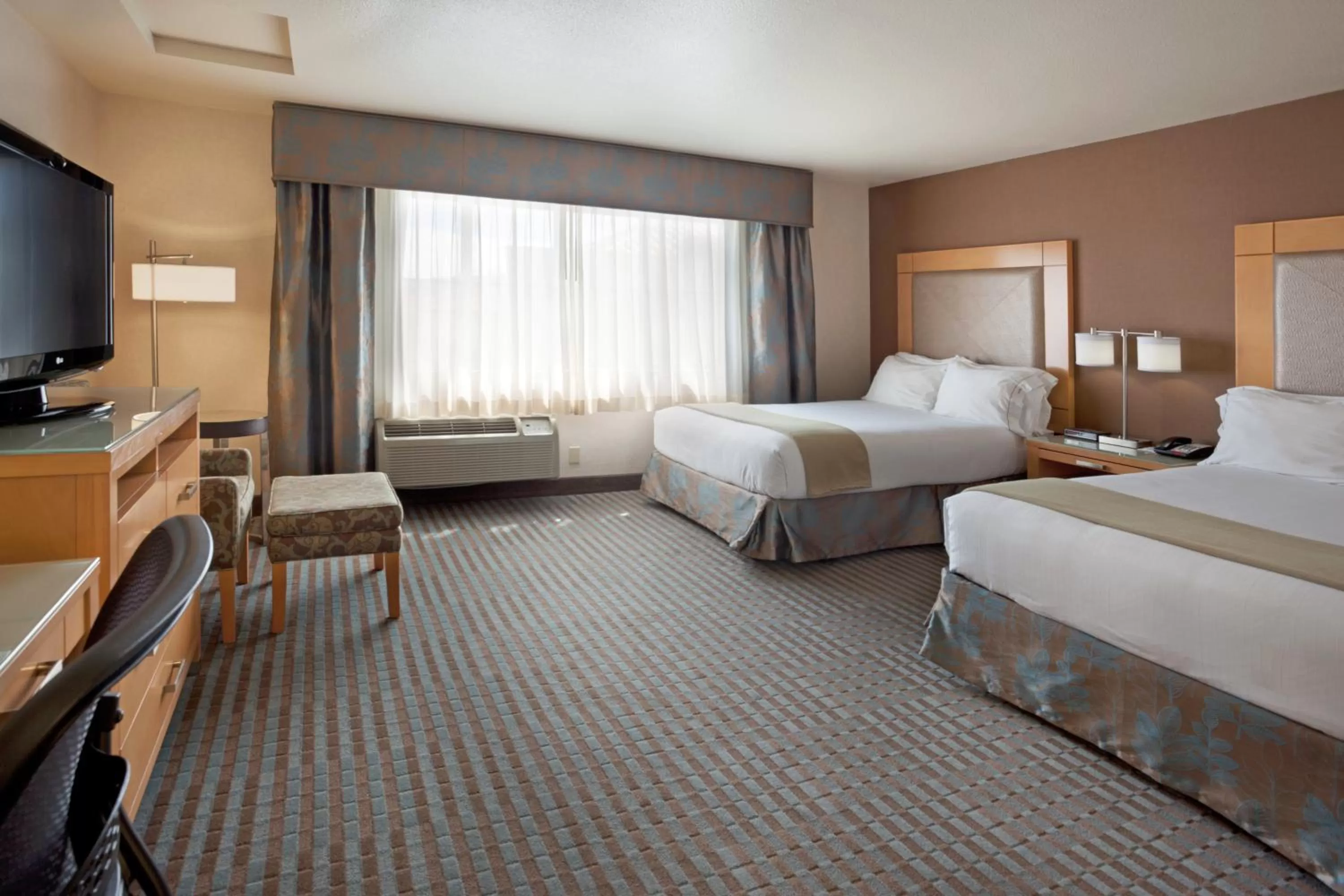Photo of the whole room, Bed in Holiday Inn Express Monterey - Cannery Row by IHG