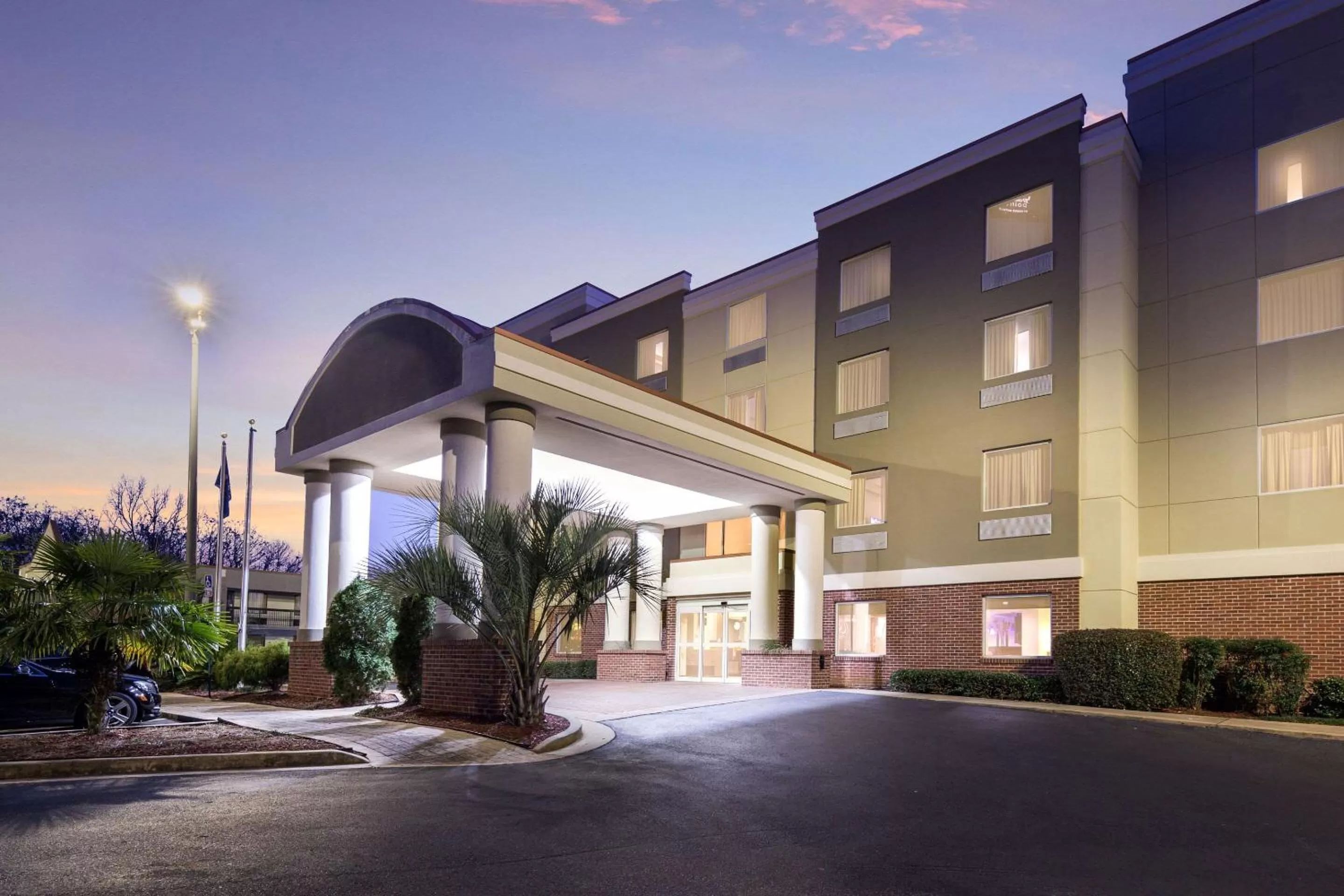 Property building in Comfort Suites Forsyth near I-75