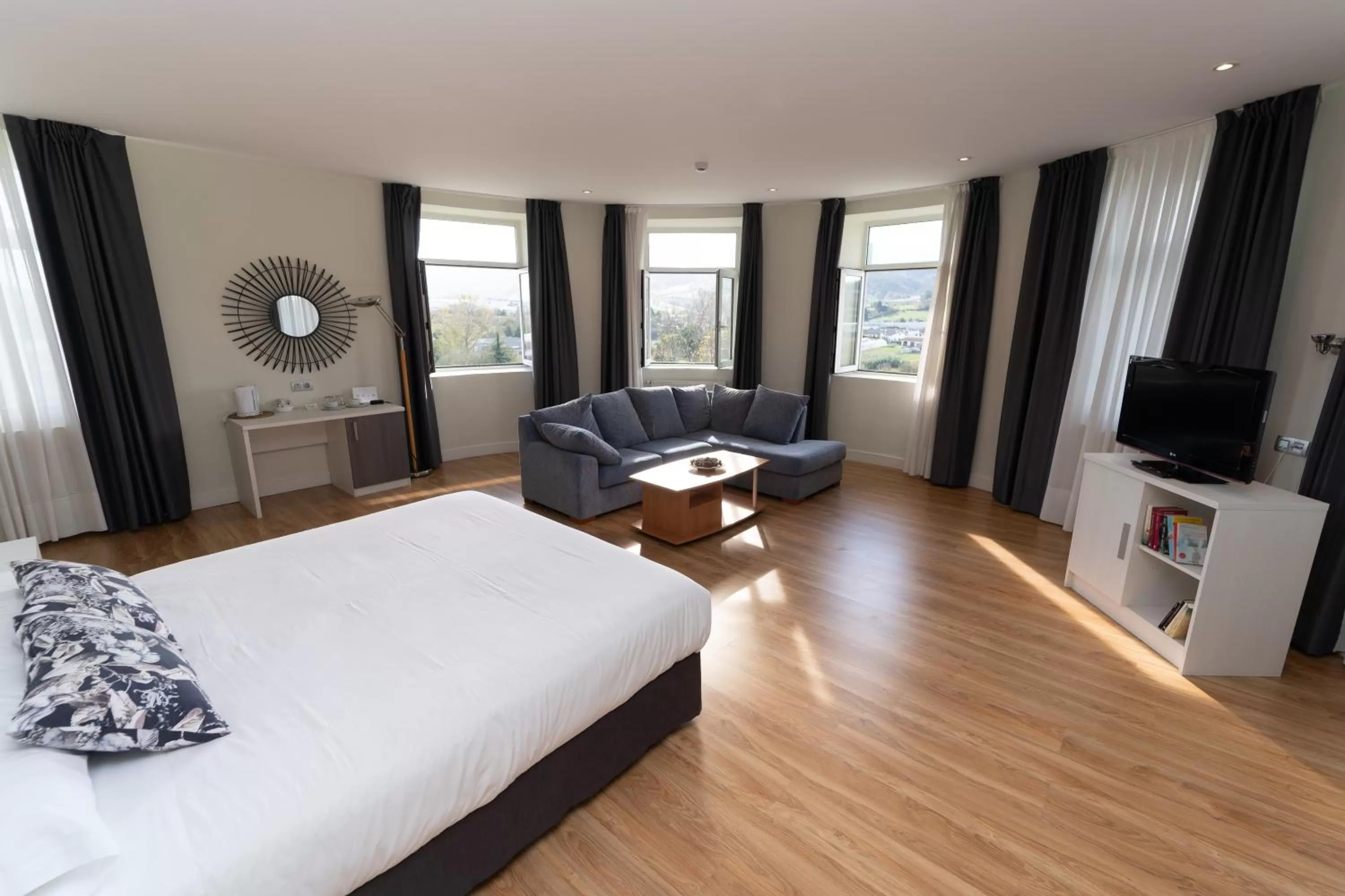 Photo of the whole room, Bed in Hotel Seminario Aeropuerto Bilbao