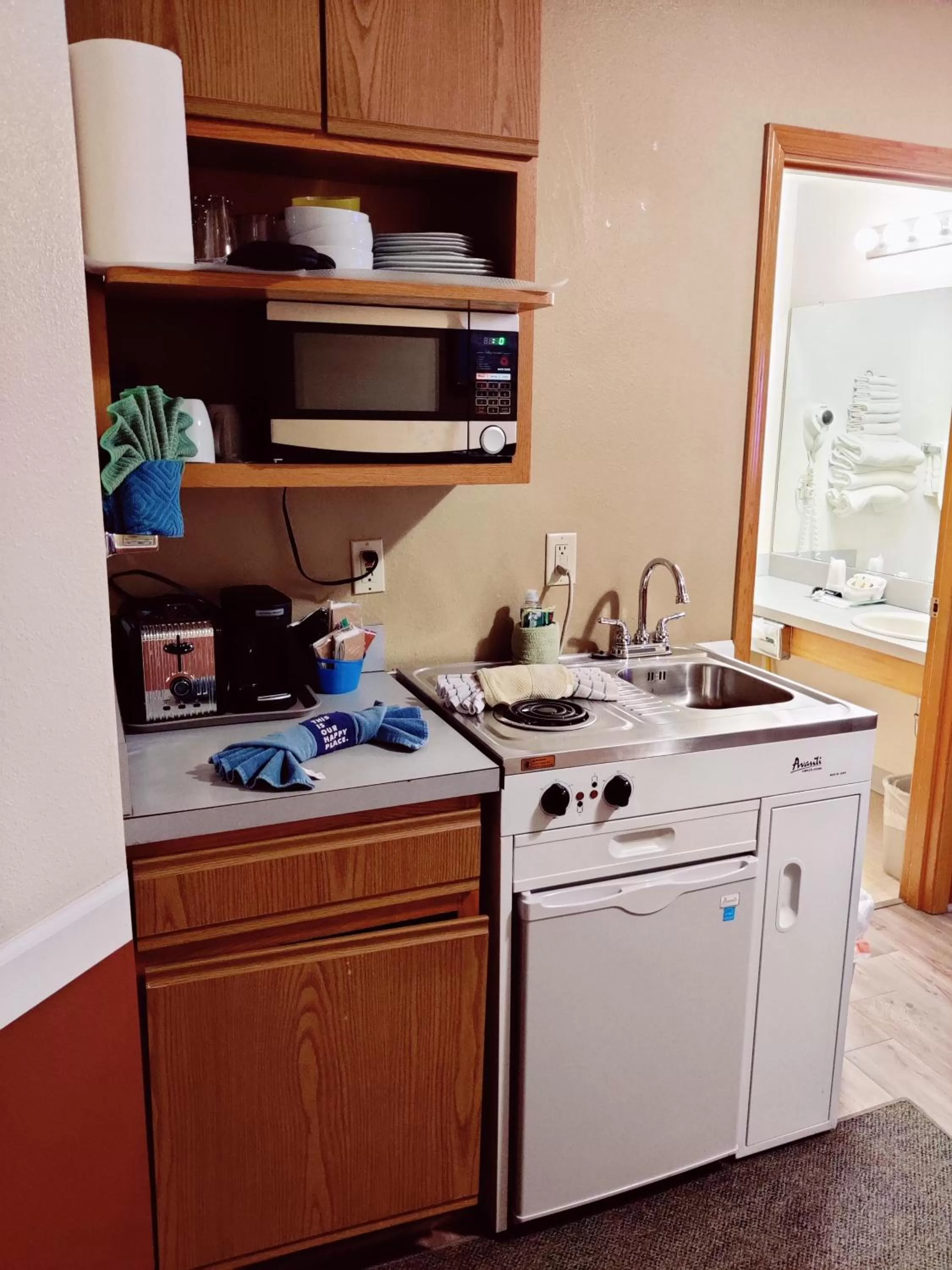 Kitchen or kitchenette in Hillcrest Inn