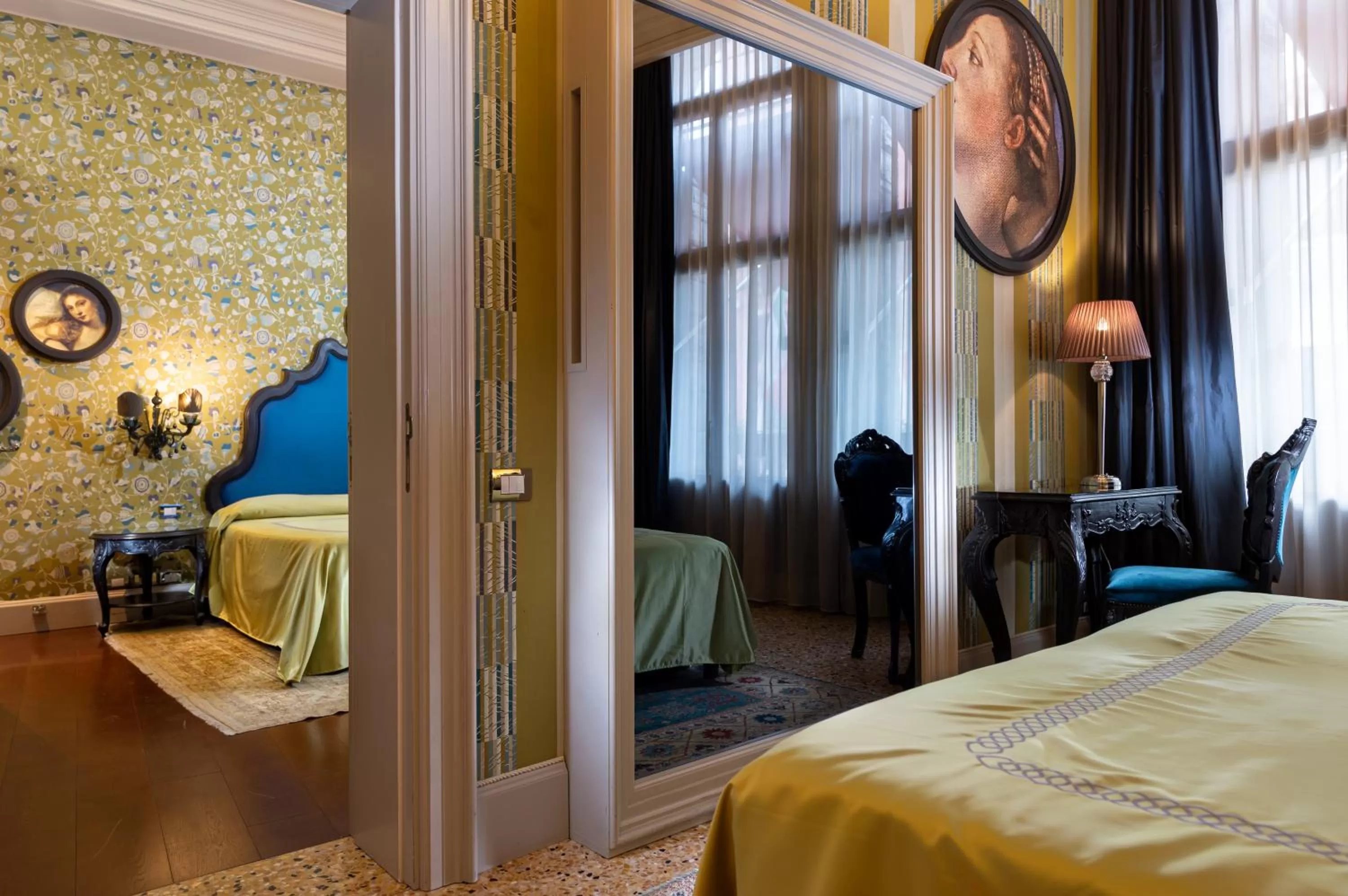 TV and multimedia, Bed in Hotel Palazzetto Madonna