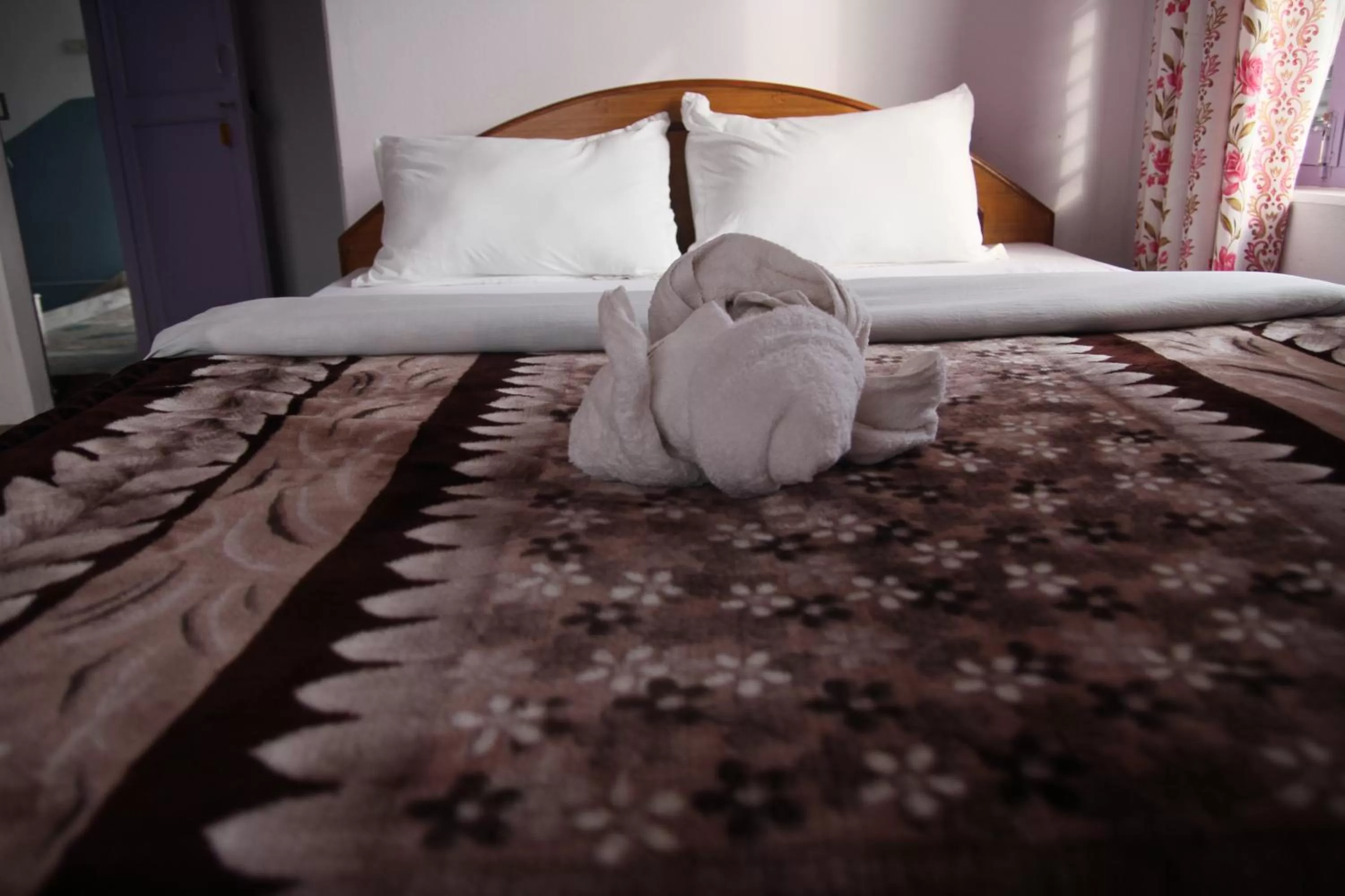 Property building, Bed in Hotel Harmony