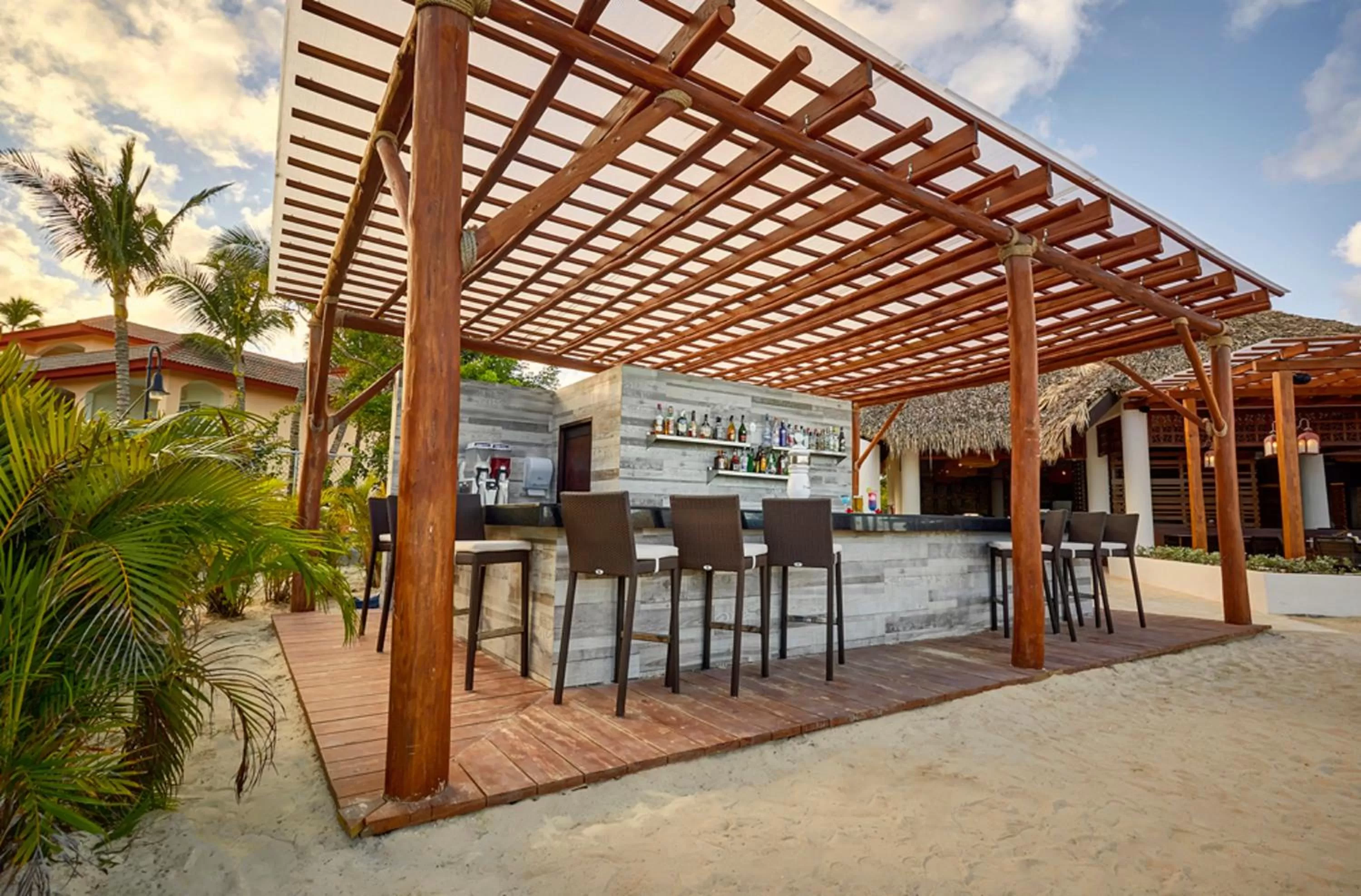 Lounge or bar in Royalton Hideaway Punta Cana, An Autograph Collection All-Inclusive Resort & Casino - Adults Only