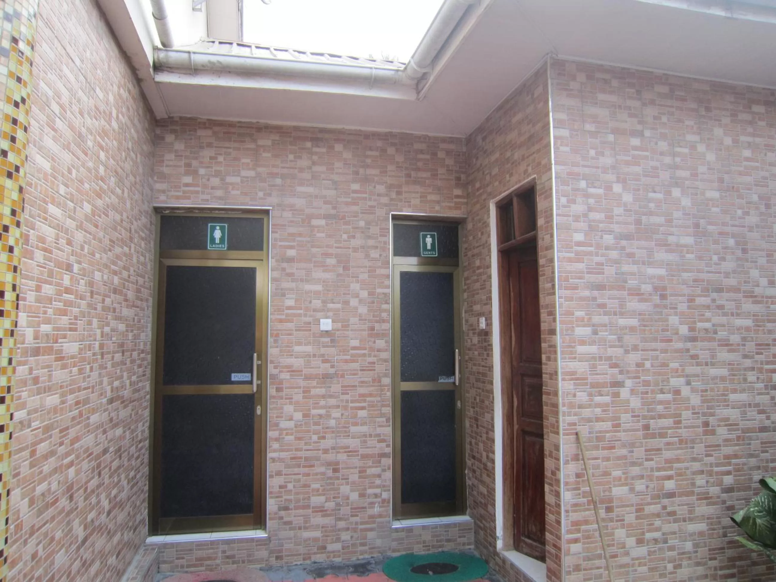 Toilet in Jakicha Motel