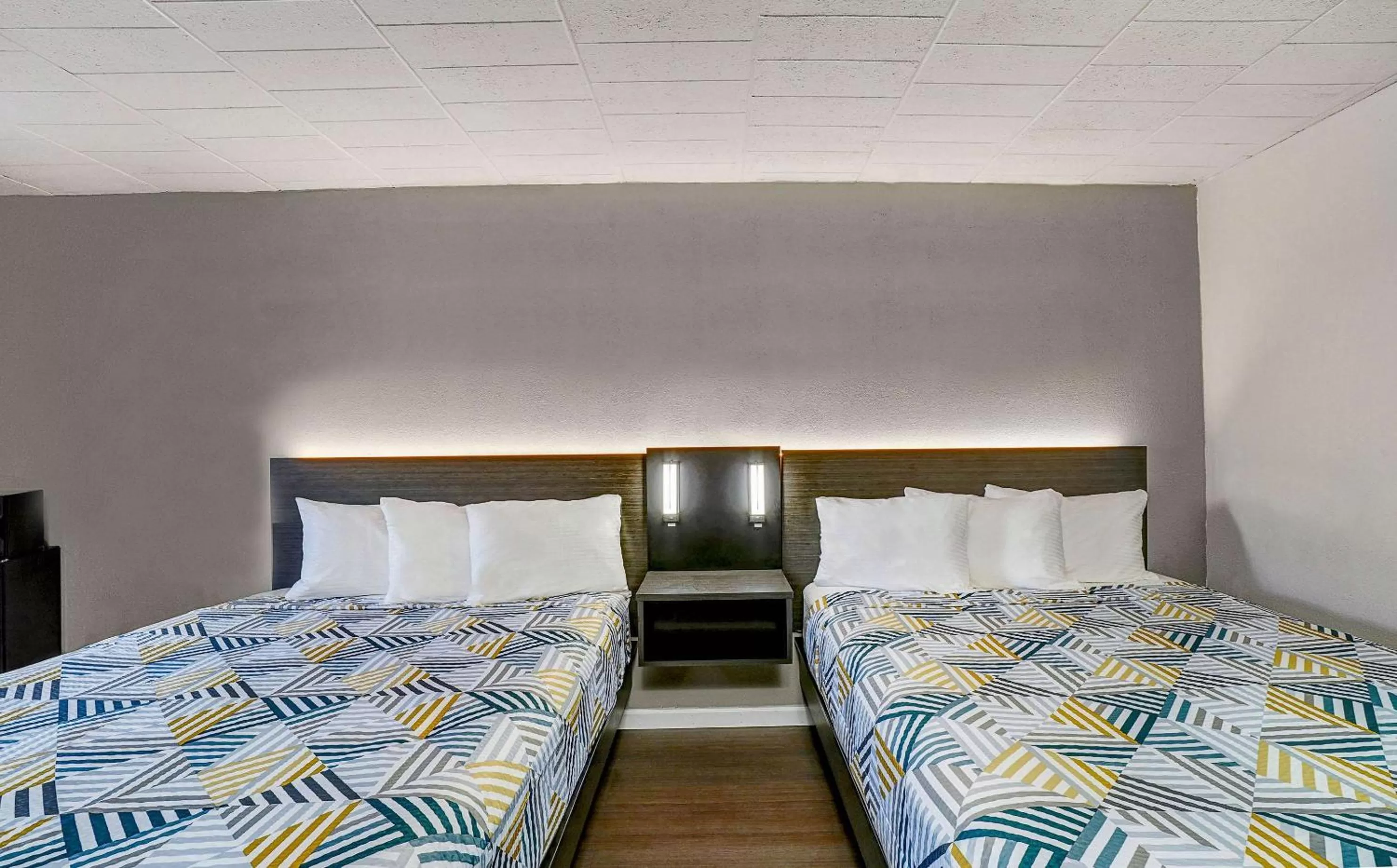 Photo of the whole room, Bed in Motel 6 Carlisle, PA - Cumberland Valley