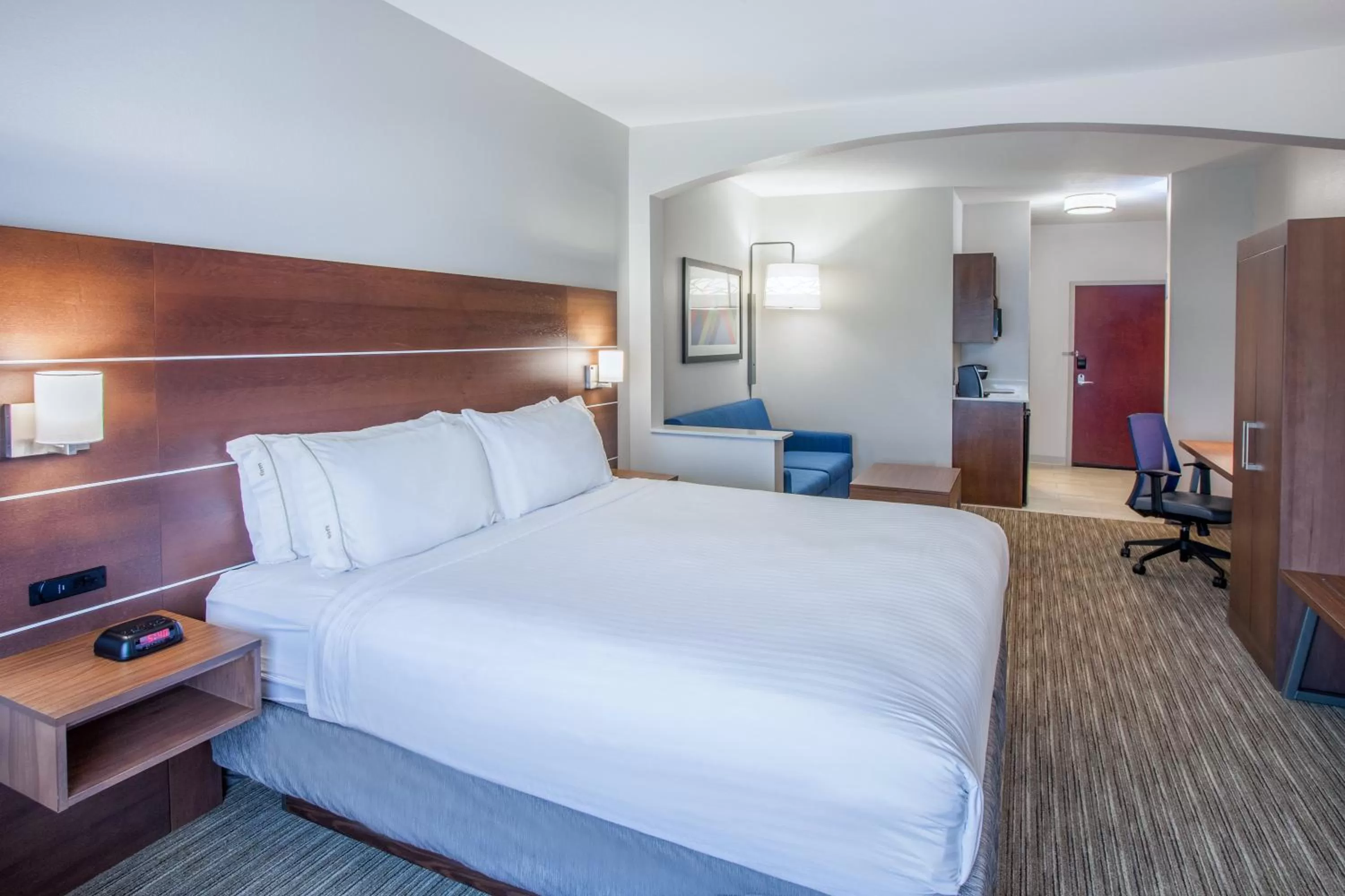 Bedroom, Bed in Holiday Inn Express & Suites Texarkana by IHG