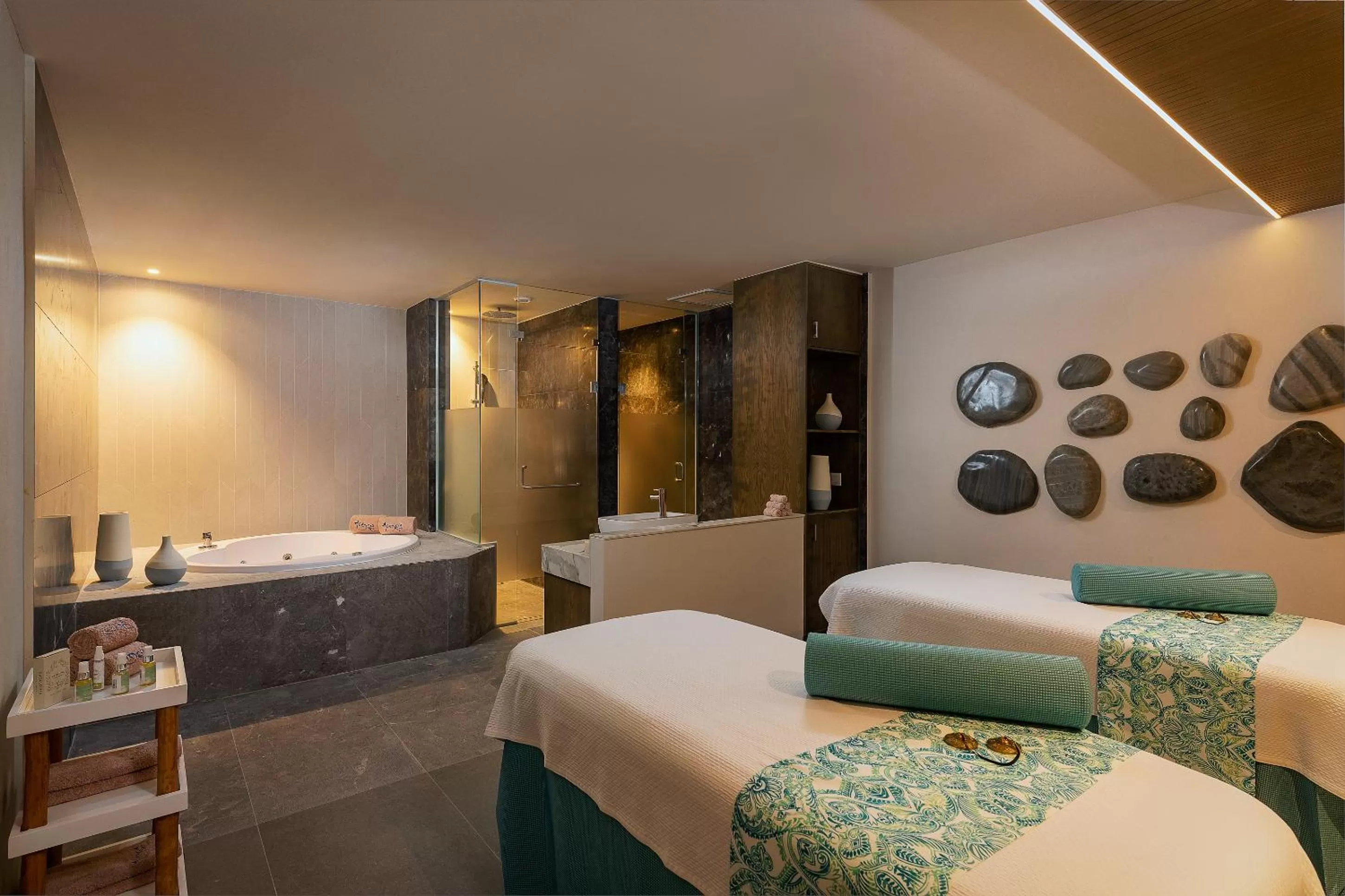 Activities, Bed in Catalonia Grand Costa Mujeres All Suites & Spa - All Inclusive