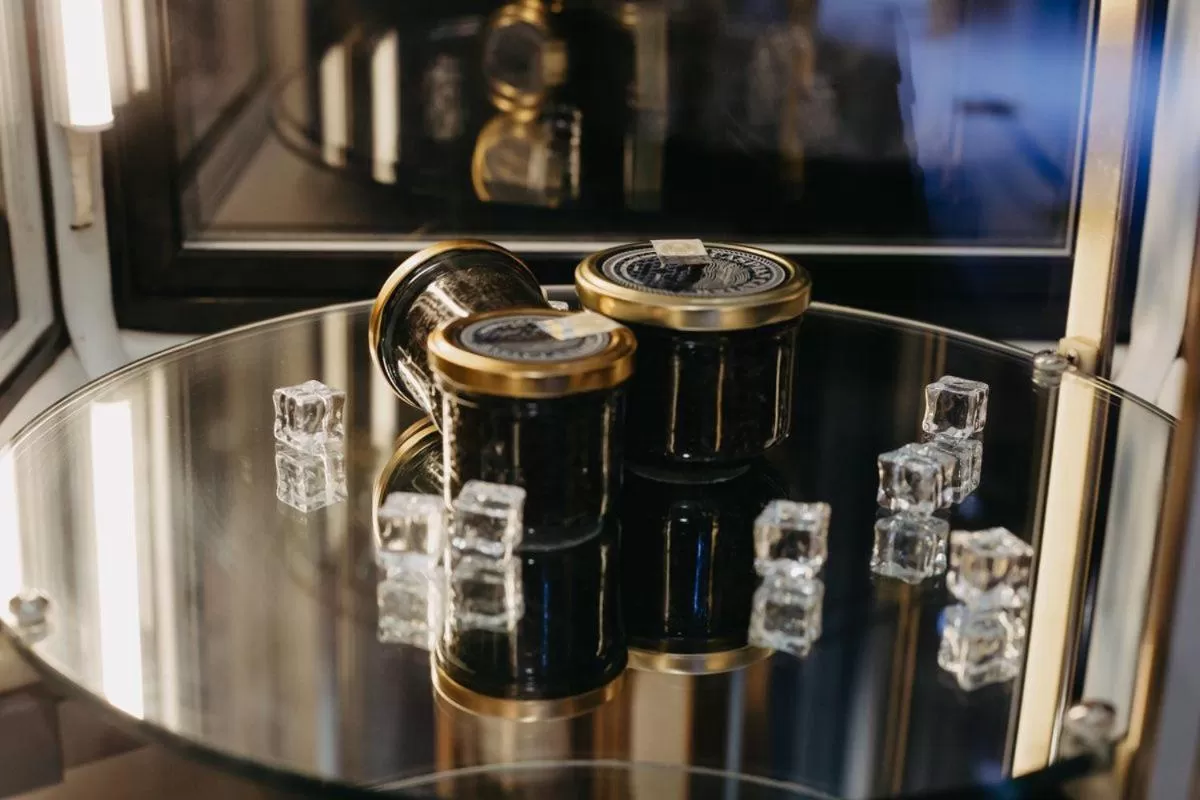 Restaurant/places to eat in ATB Grand Hotel