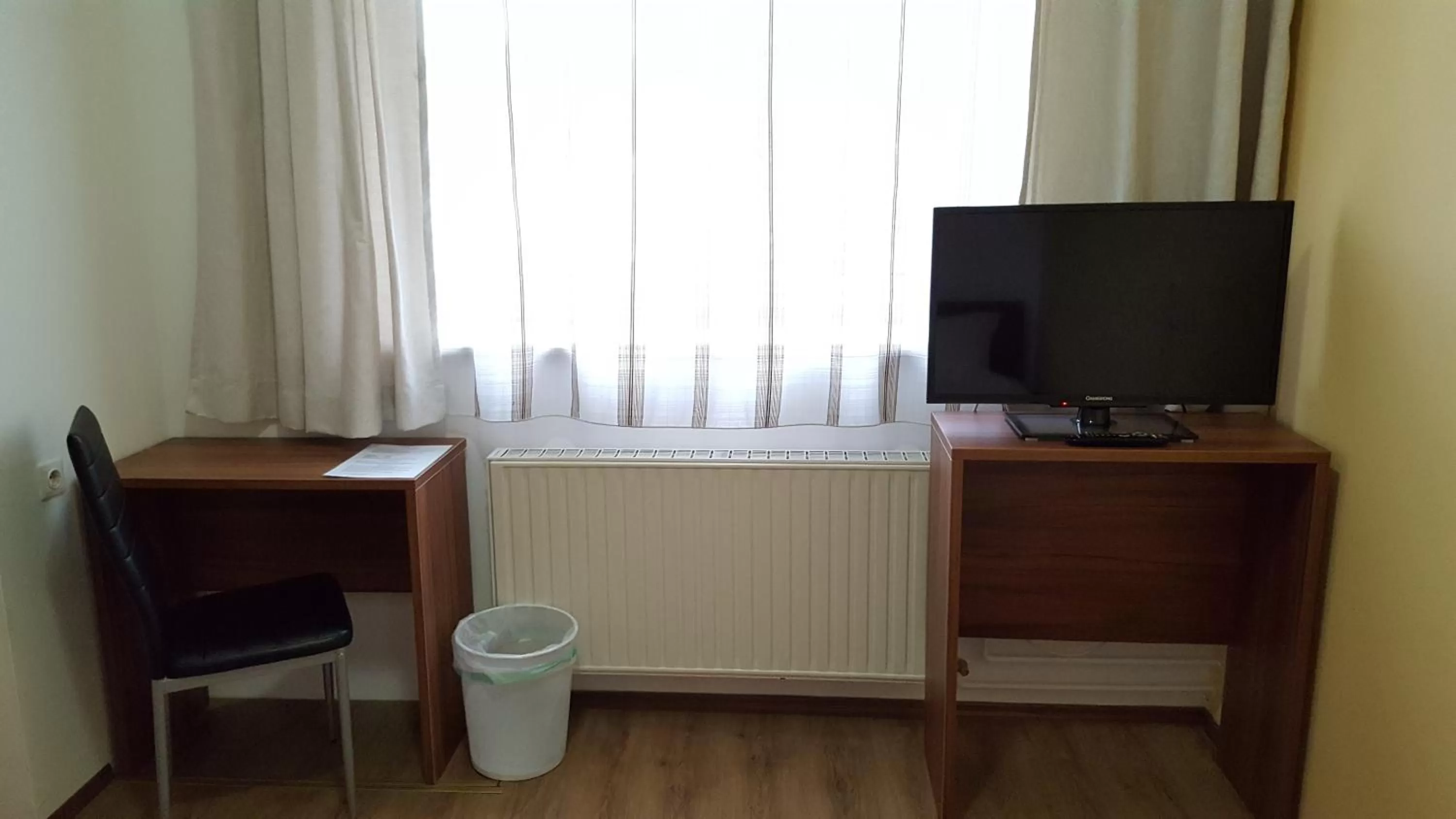 Photo of the whole room, TV/Entertainment Center in Pension Haus Nova