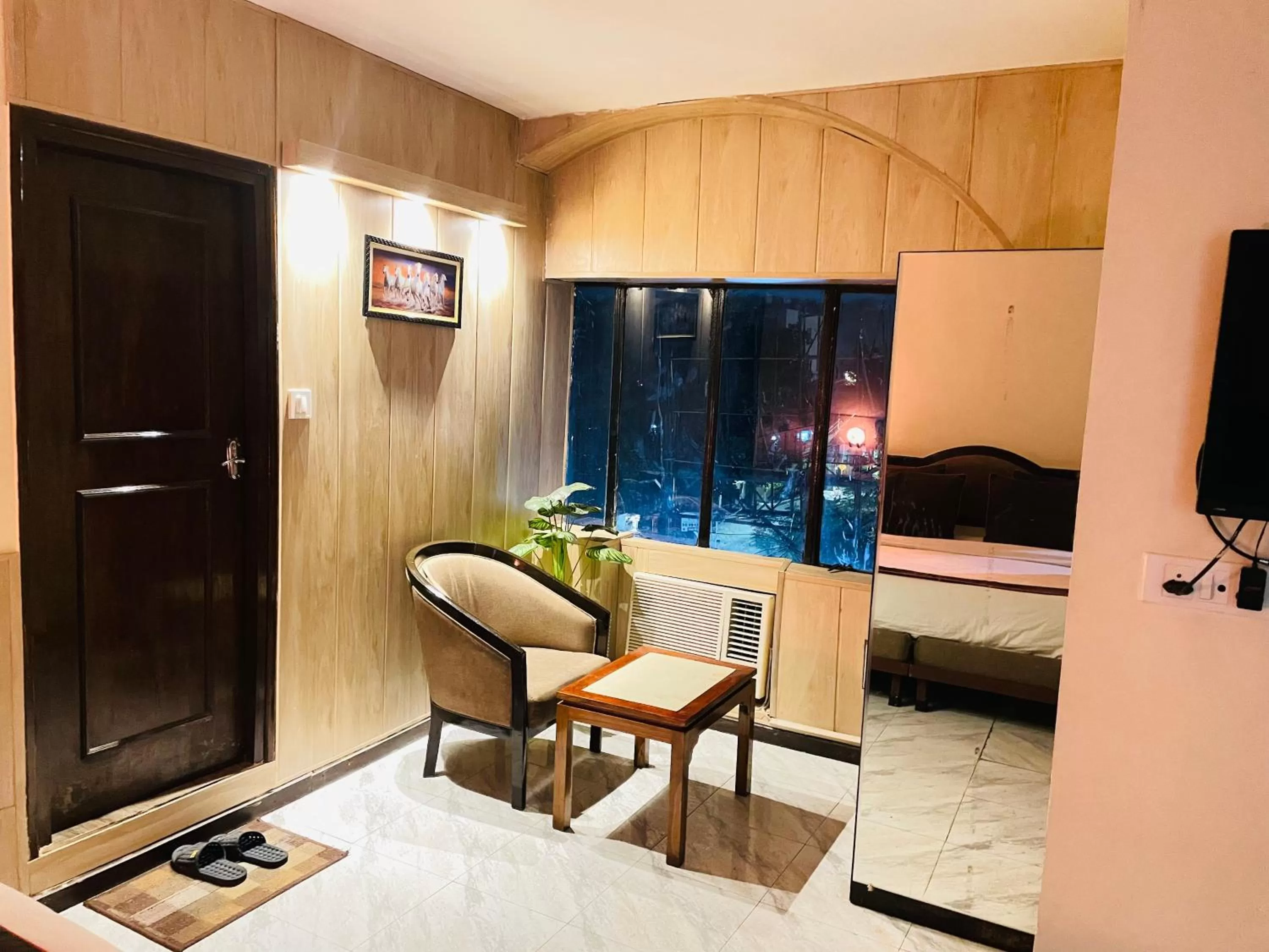 Bed in THE ROYAL PRESIDENCY INN