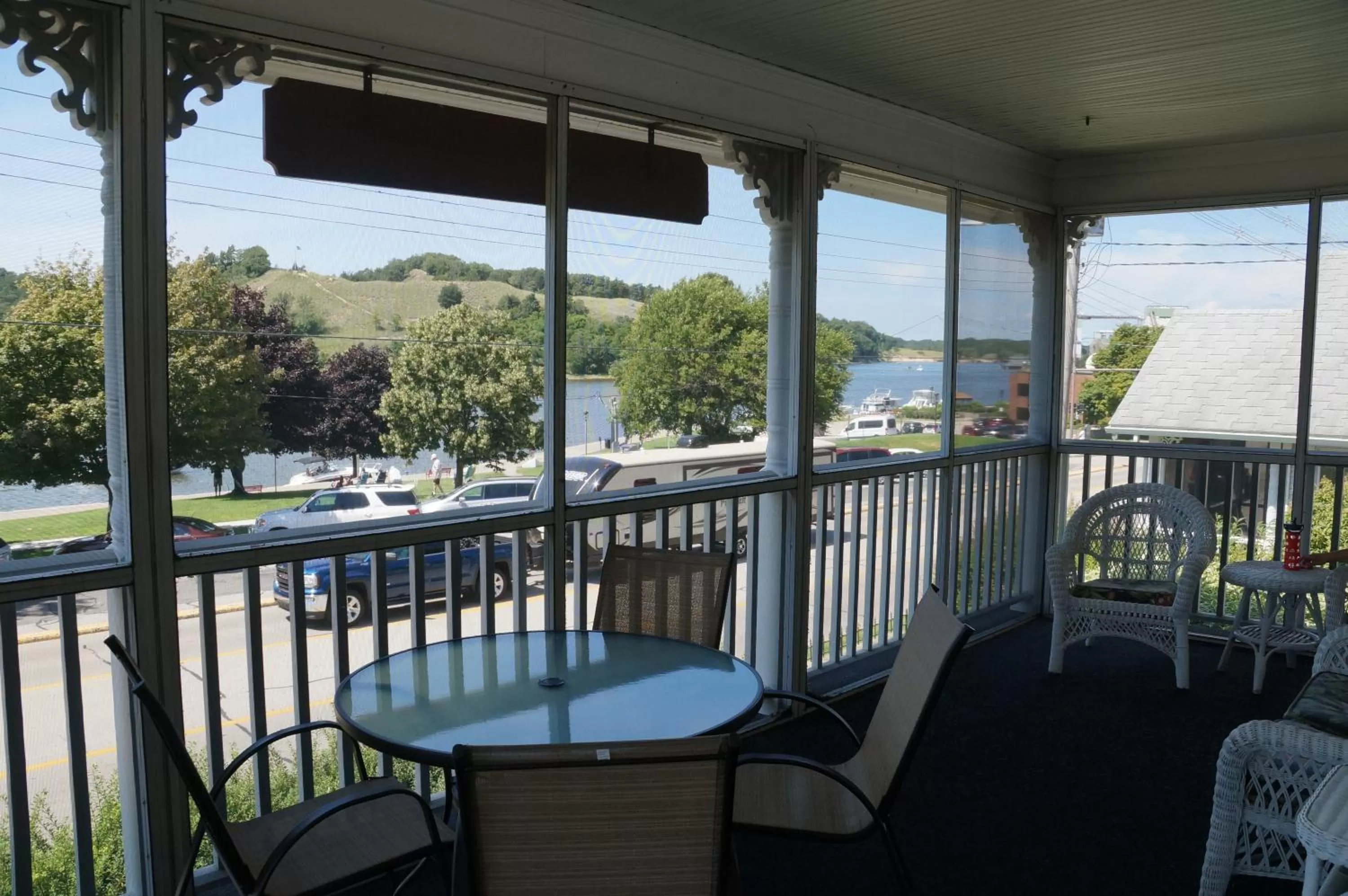 Patio in Harbor House Inn