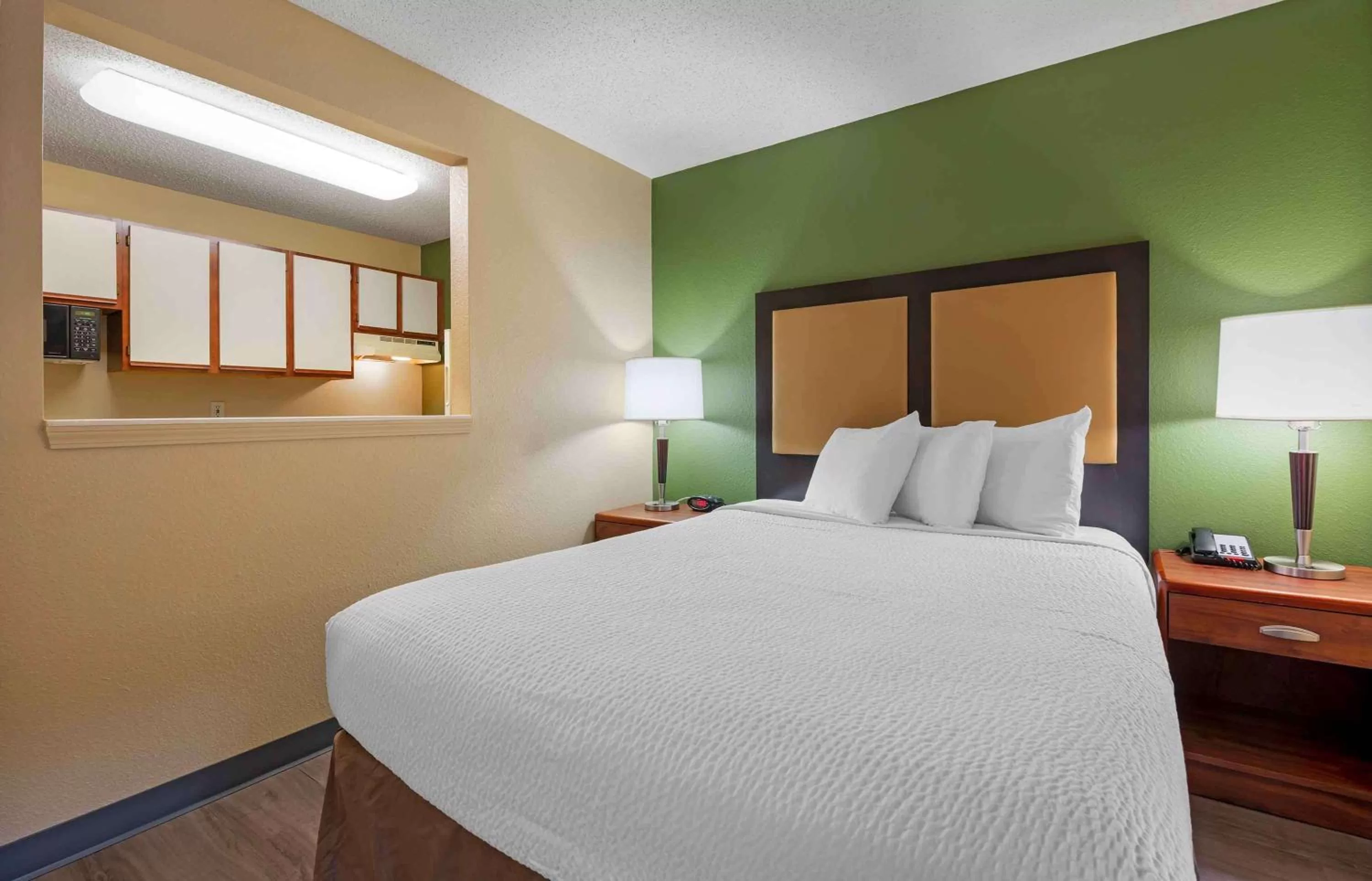 Deluxe Studio with 1 Queen Bed - Non-Smoking in Extended Stay America Select Suites - South Bend - Mishawaka - South
