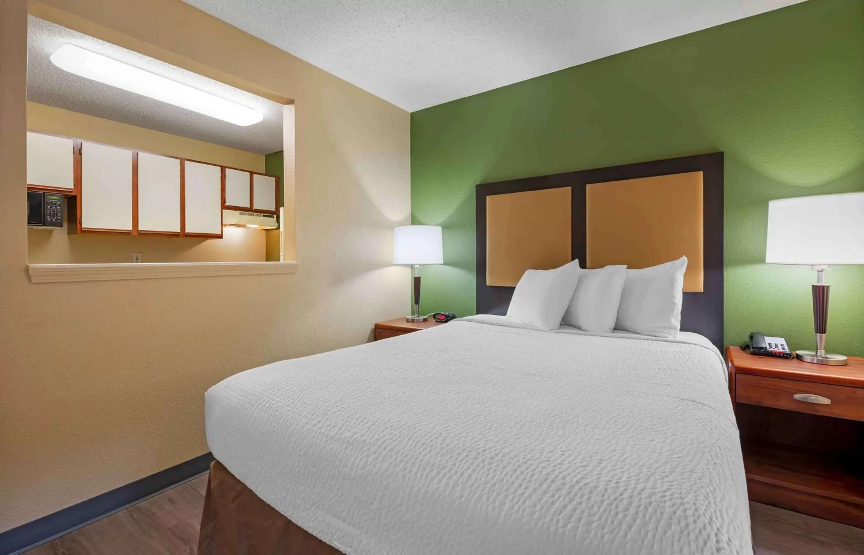 Deluxe Studio with 1 Queen Bed - Non-Smoking in Extended Stay America Select Suites - South Bend - Mishawaka - South Deluxe Studio with 1 Queen Bed - Non-Smoking in Extended Stay America Select Suites - South Bend - Mishawaka - South