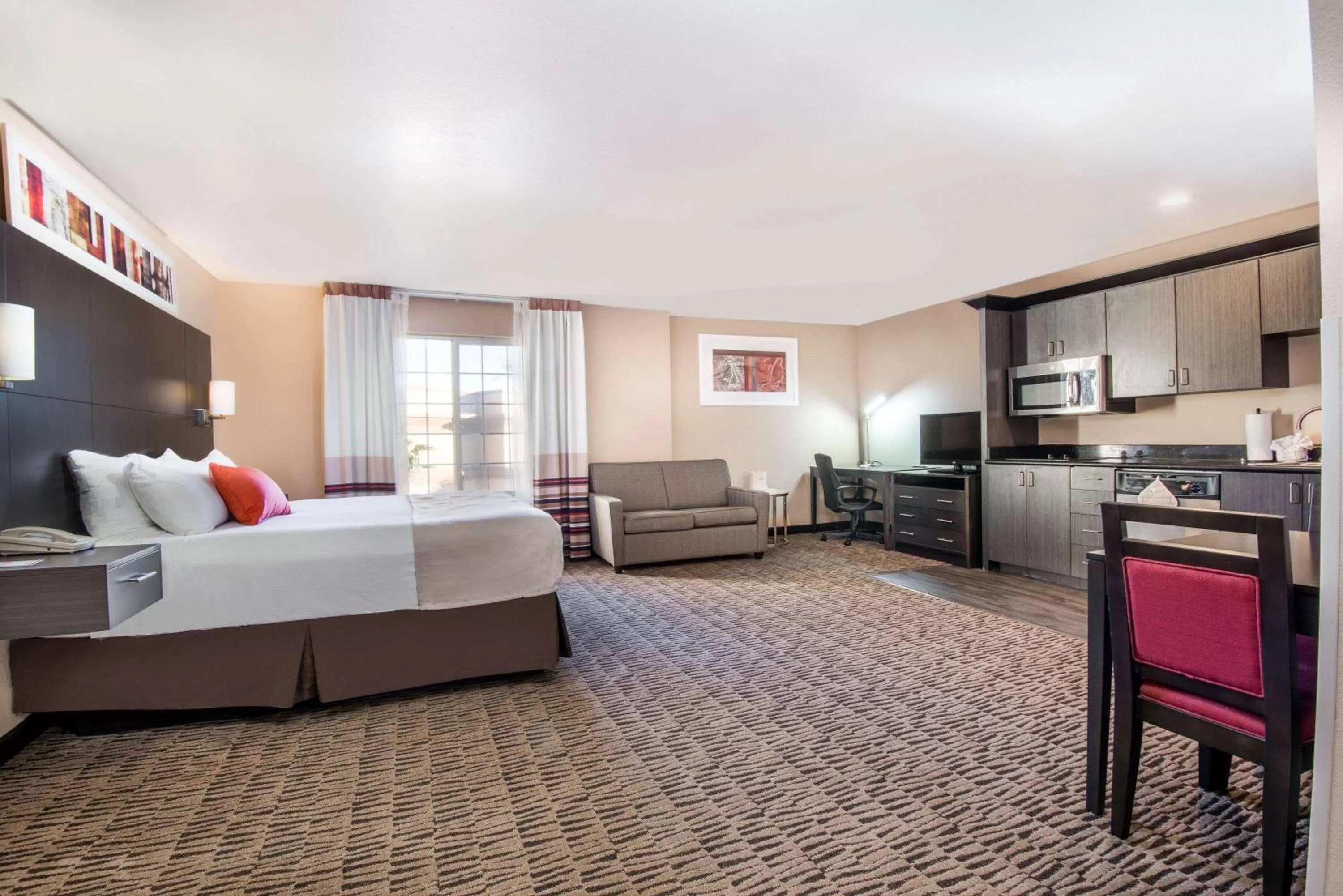 Photo of the whole room, Bed in Hawthorn Suites Las Vegas