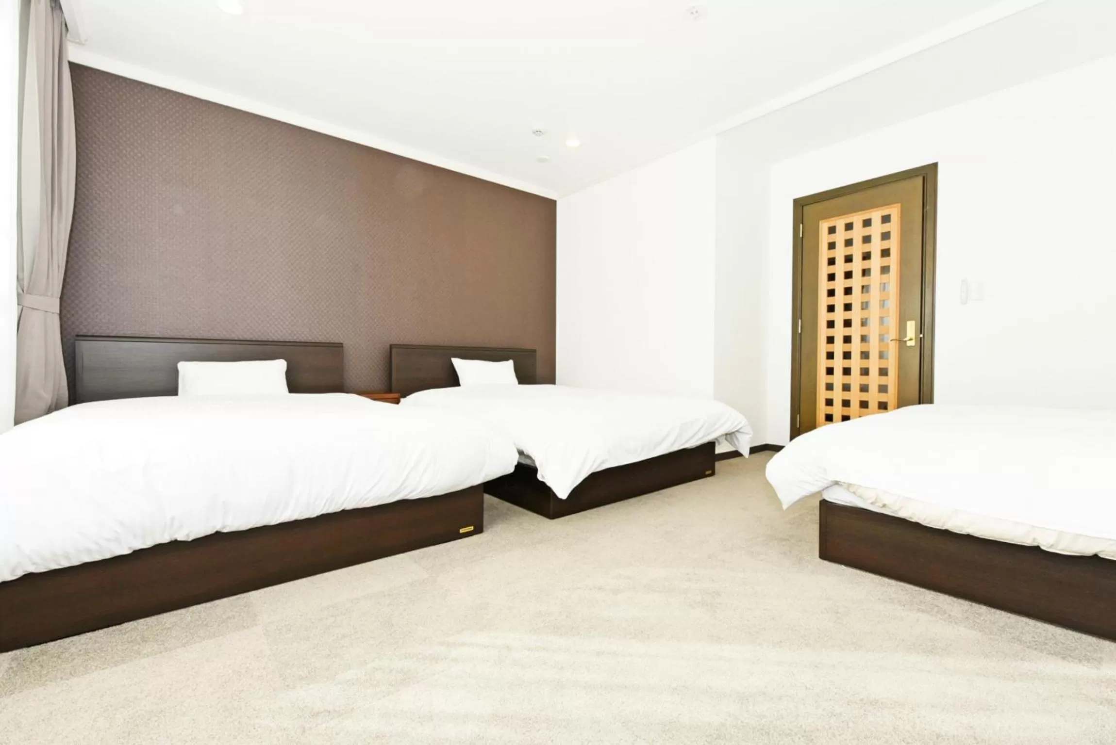 Bedroom, Bed in Hostel PLEASURE MARUYAMA