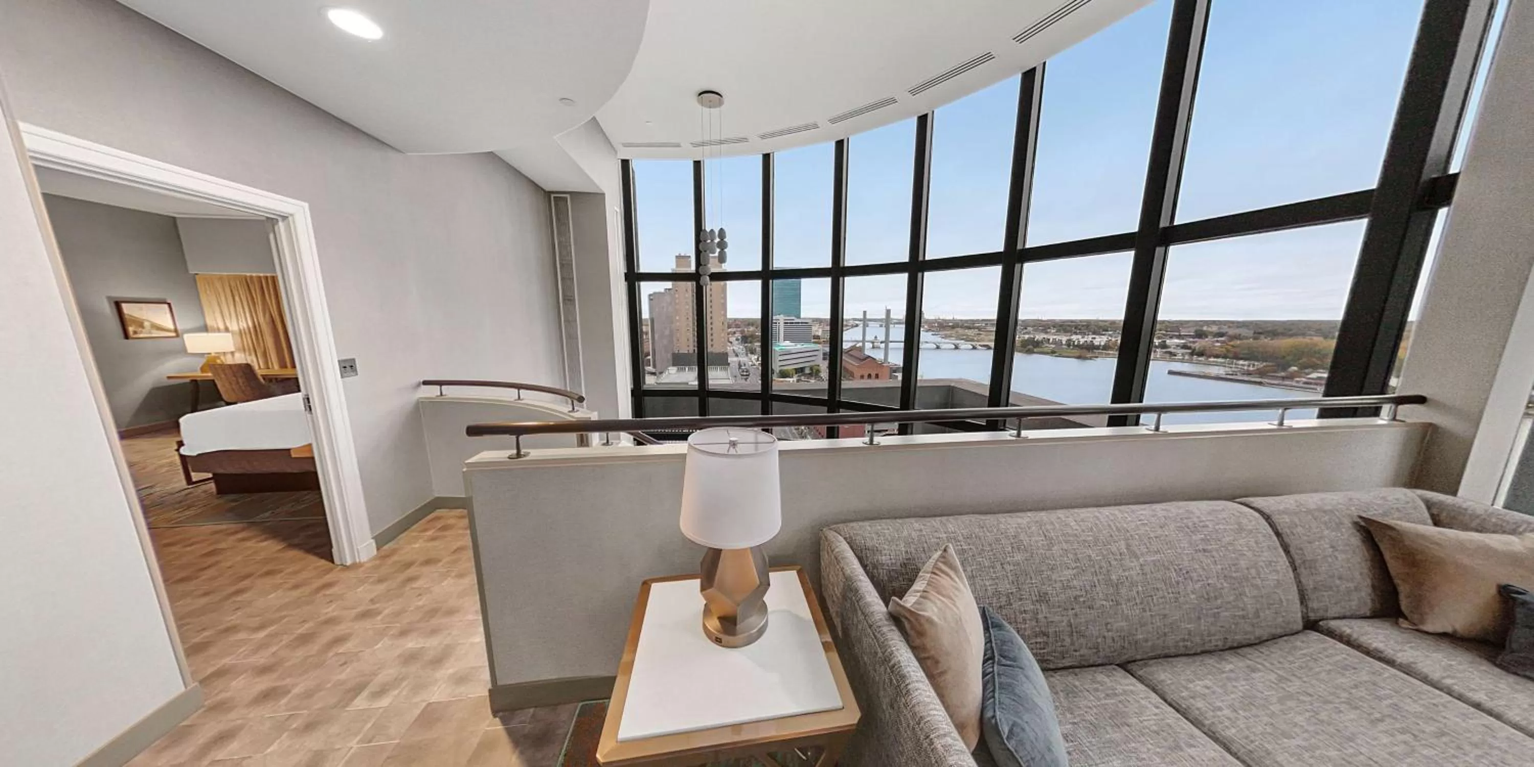 Living room, Bed in Hilton Garden Inn Toledo Downtown