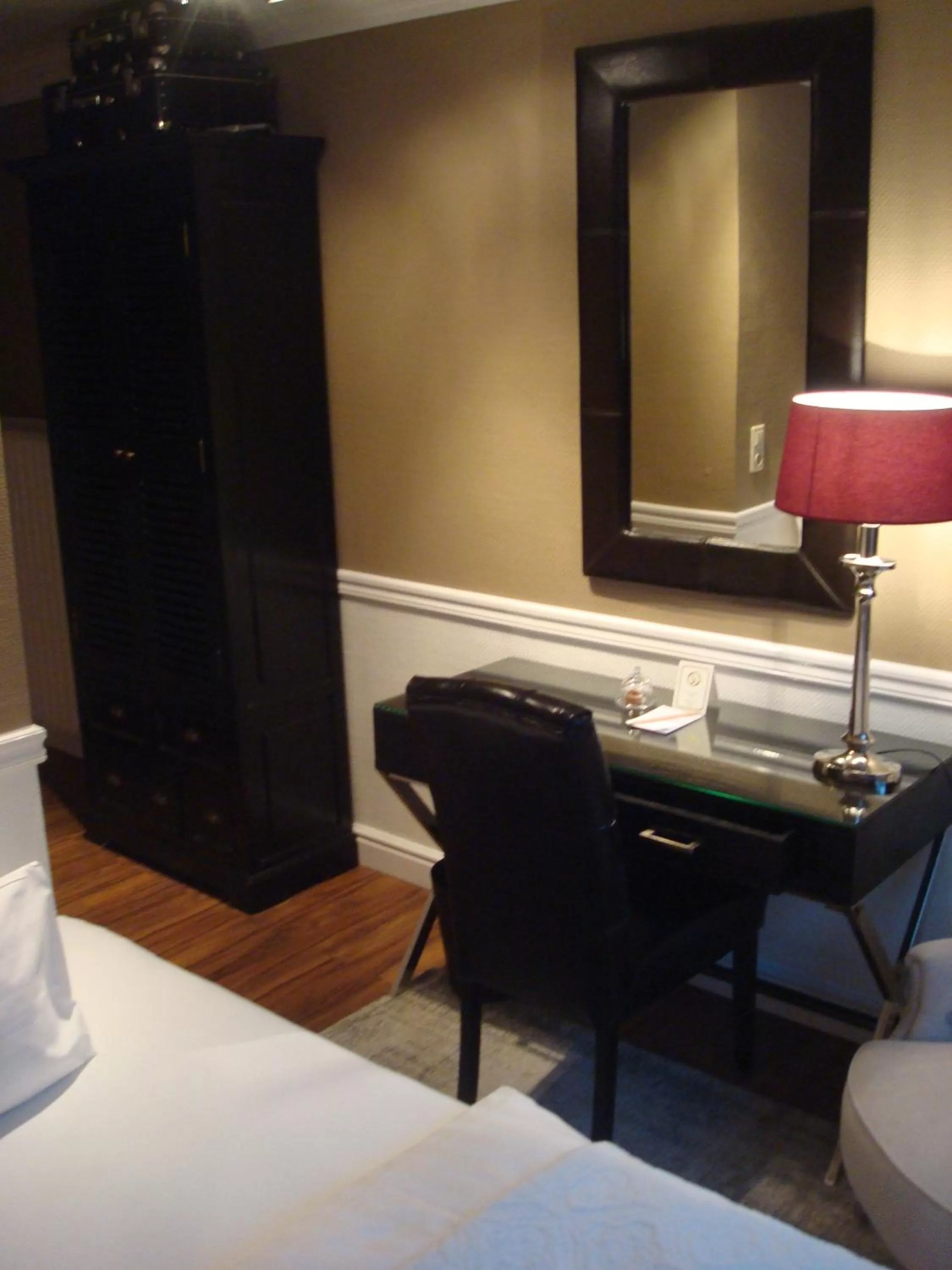 Decorative detail, Bed in Hotel Sir & Lady Astor