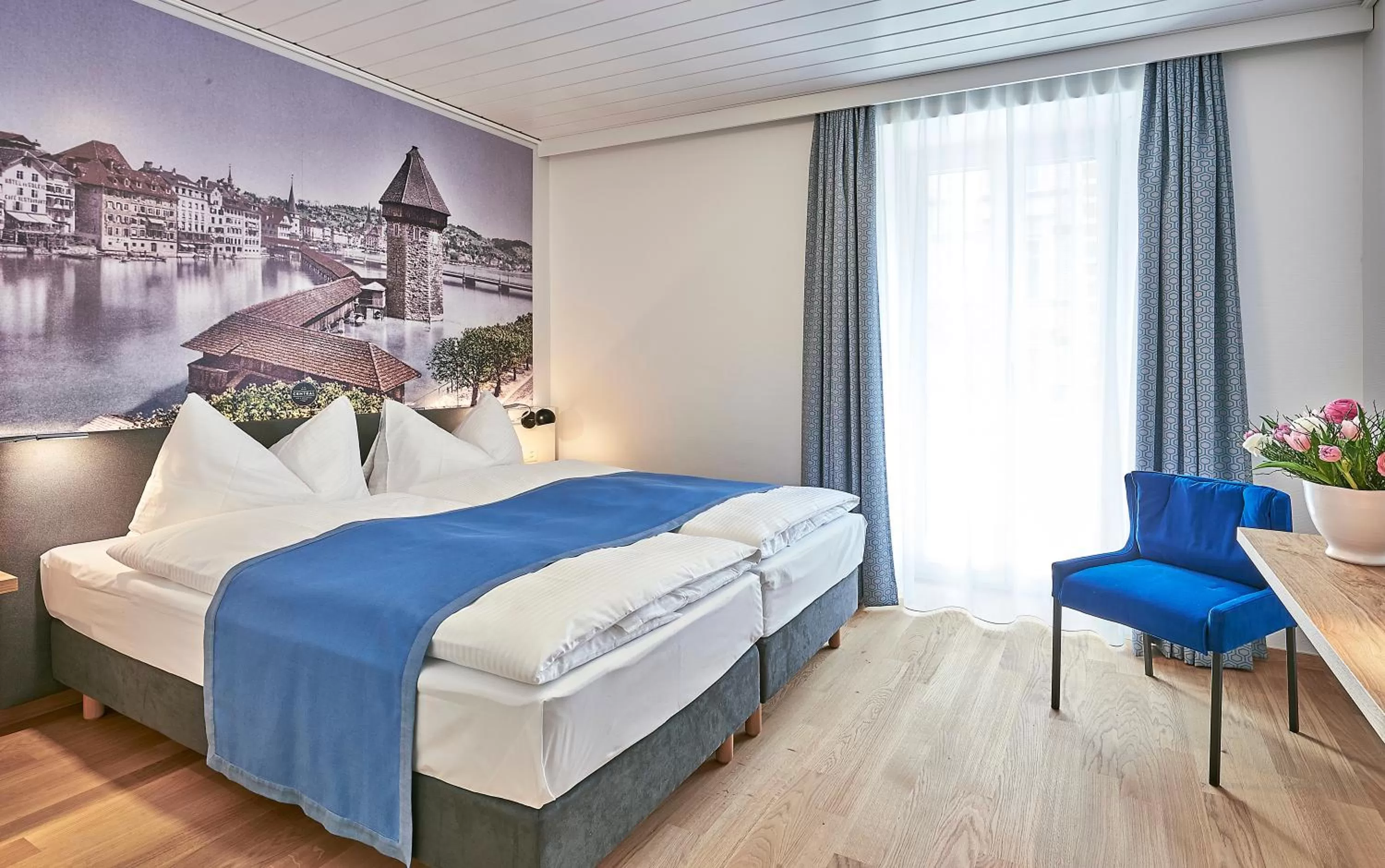 Photo of the whole room, Bed in Hotel Central Luzern