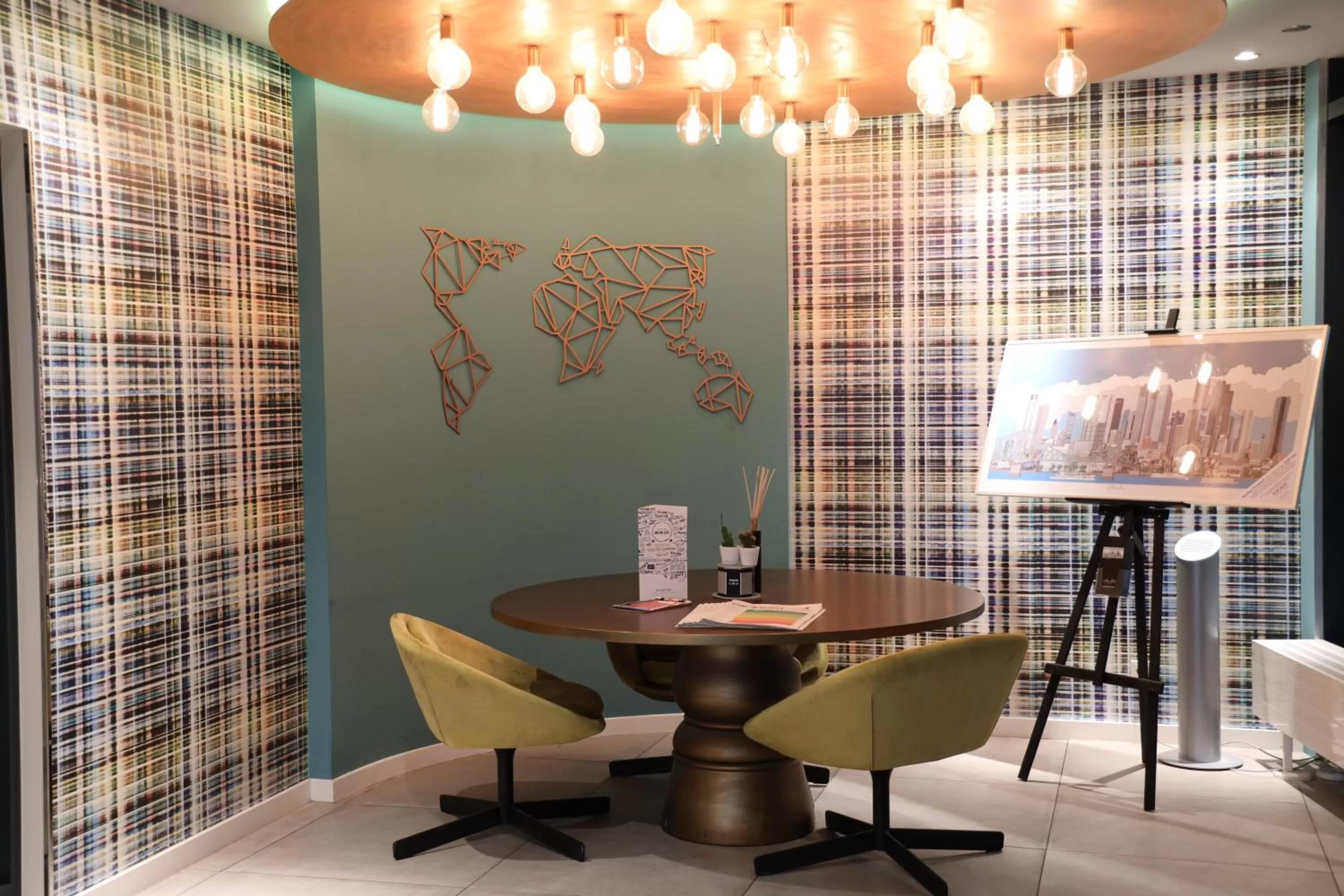 Seating area in Mercure Hotel Kaiserhof City Center