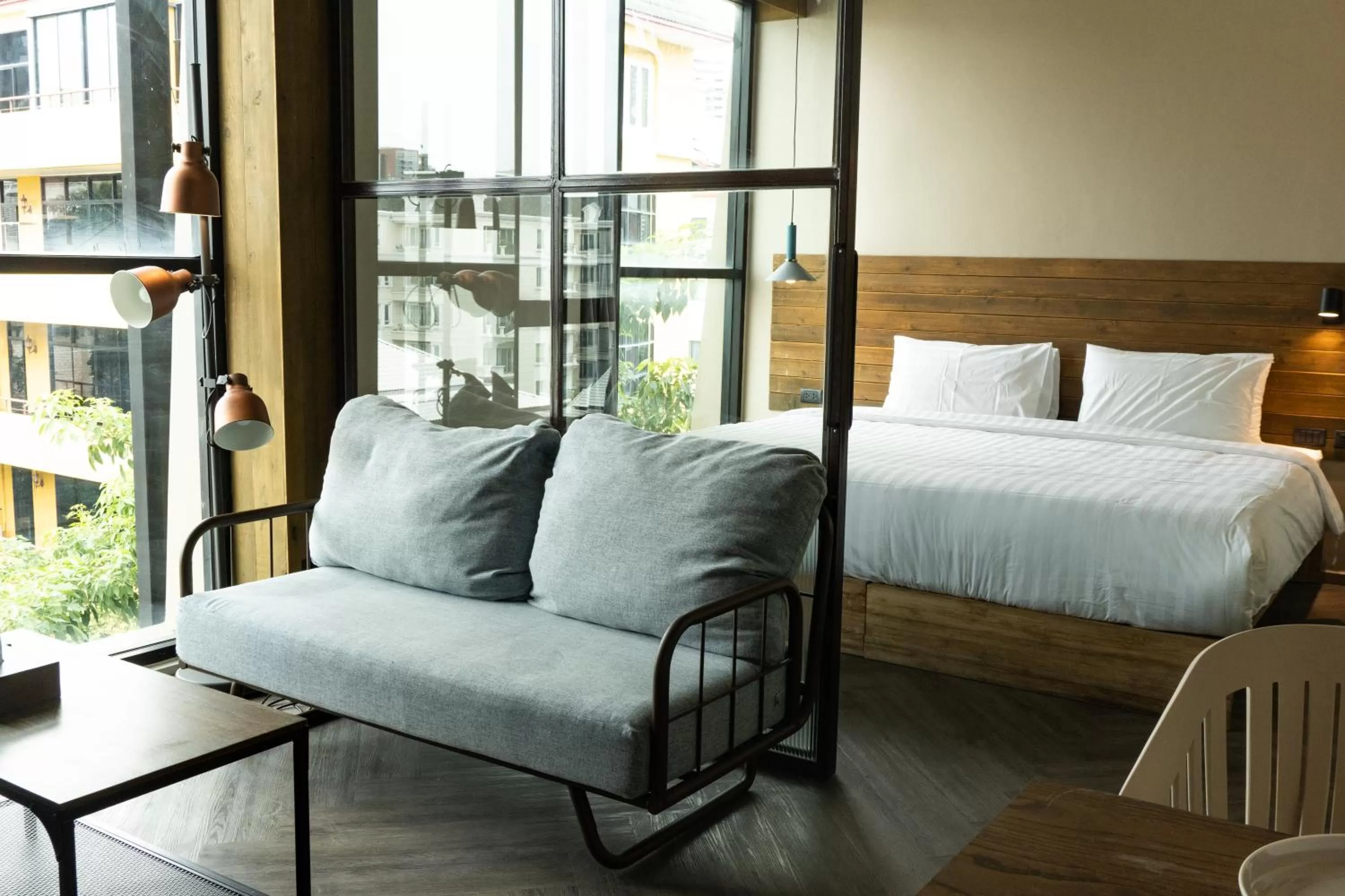 Seating area, Bed in karaarom hotel