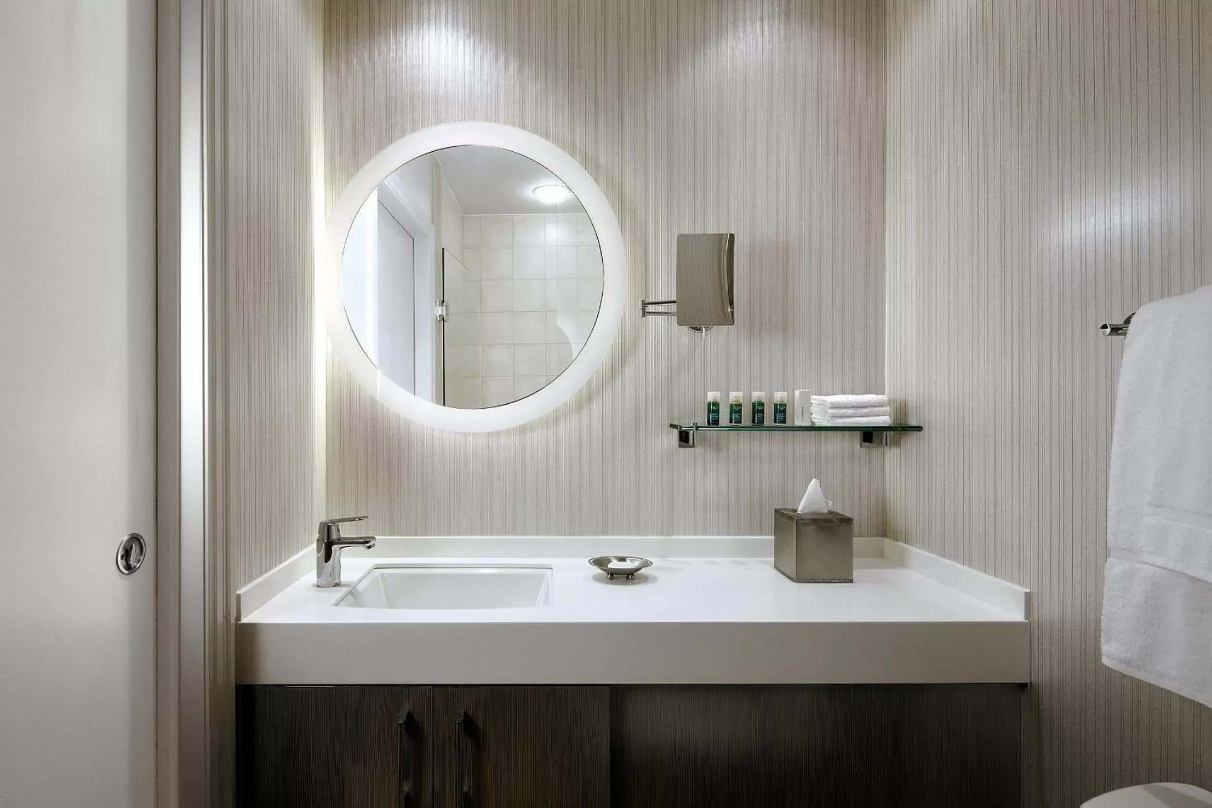 Historic ONE Suite in One King West Hotel and Residence Historic ONE Suite in One King West Hotel and Residence