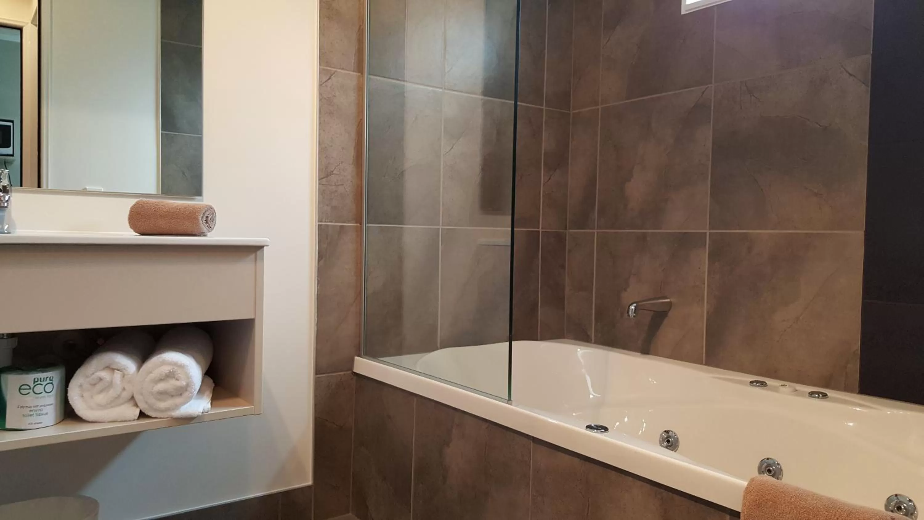 Bathroom in Rose City Motel