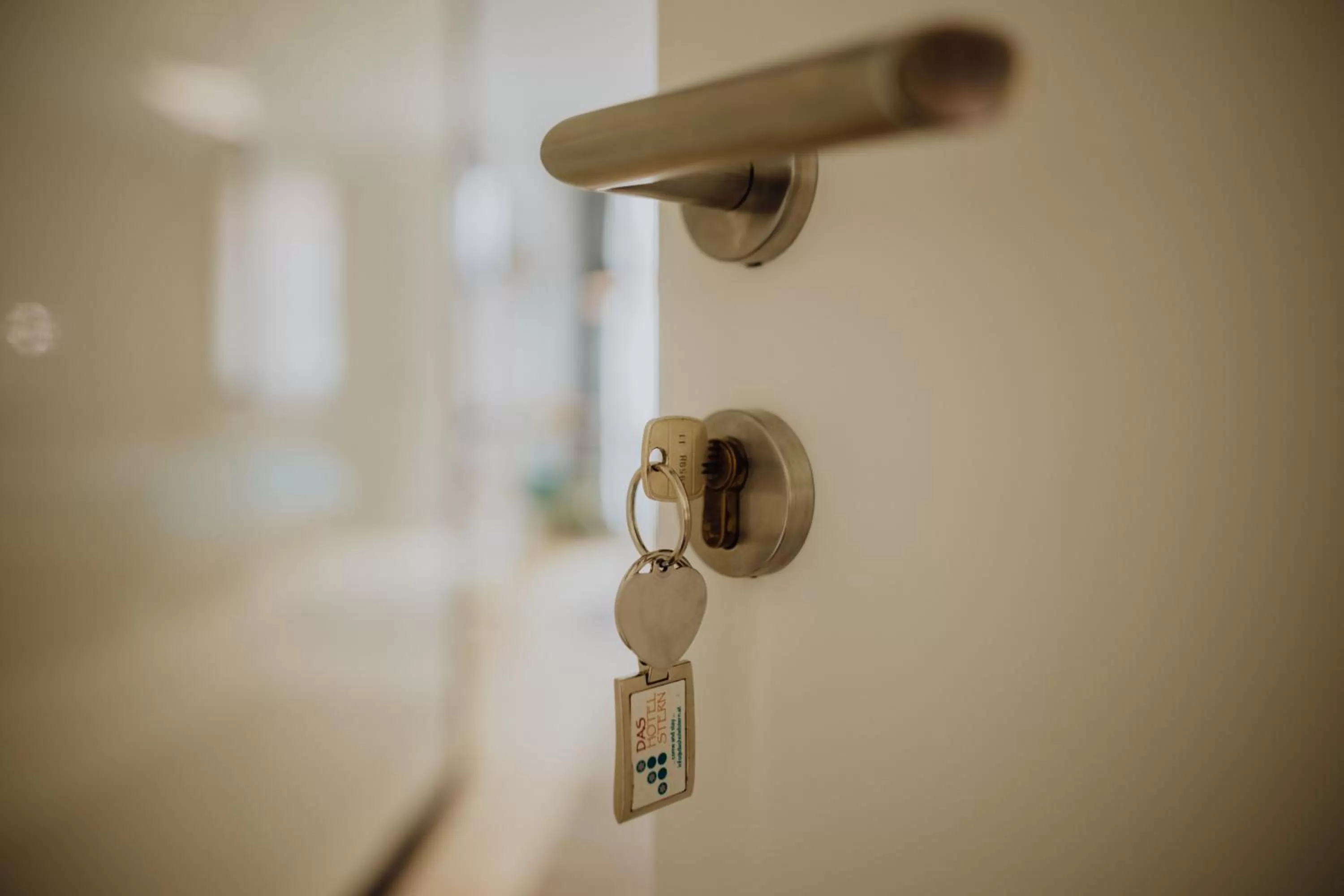 Logo/Certificate/Sign, Bathroom in Das Hotel Stern 24h self-check-in