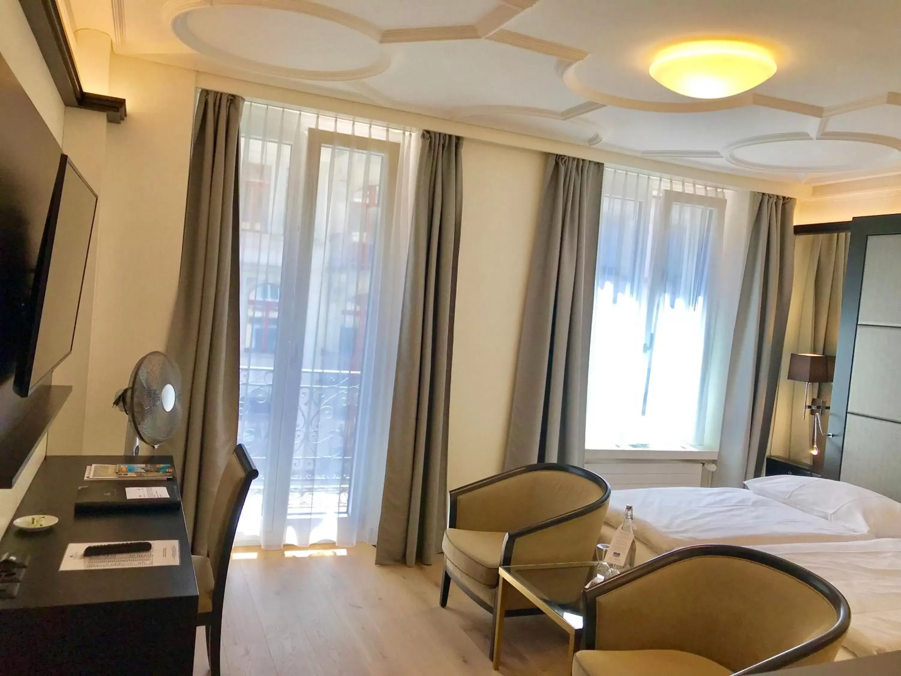 Deluxe Double Room in Hotel Alpina Luzern Deluxe Double Room in Hotel Alpina Luzern