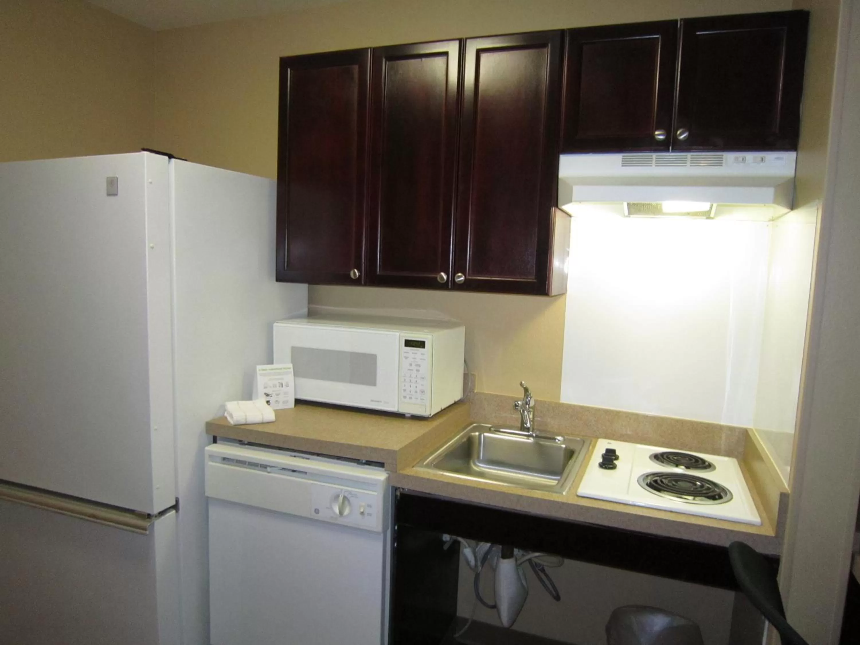 Kitchen or kitchenette in Extended Stay America Suites - Portland - Hillsboro