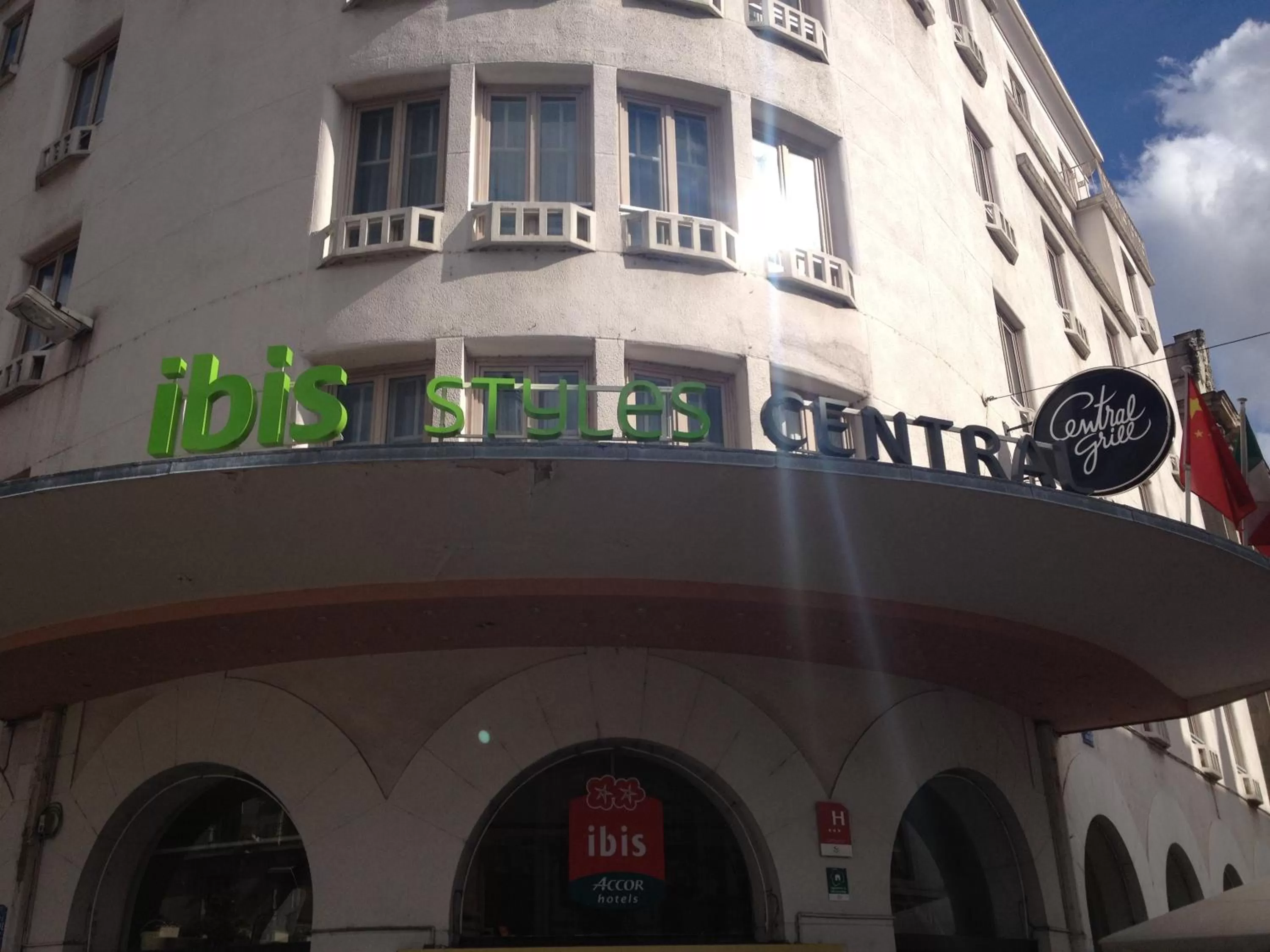 Facade/entrance in ibis Styles Dijon Central